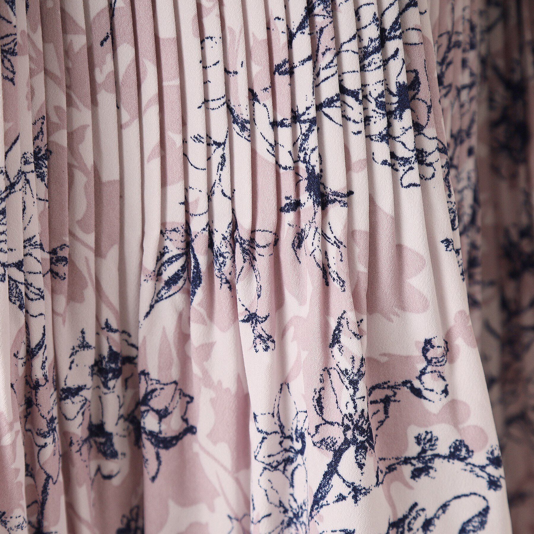 ITS&rsquo;DEMO「【通勤／手洗い可／ウエスト総ゴム】花柄プリーツスカート」|スカート|