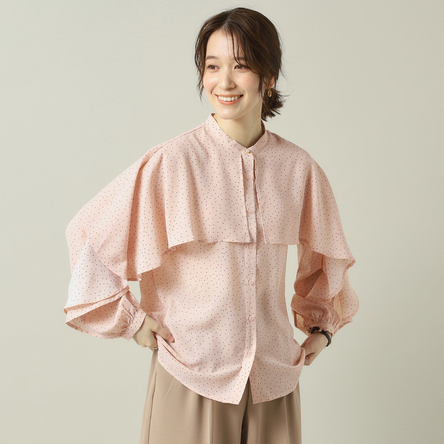 ITS&rsquo;DEMO「【手洗い可】ケープフリルドットブラウス」|シャツ・ブラウス|