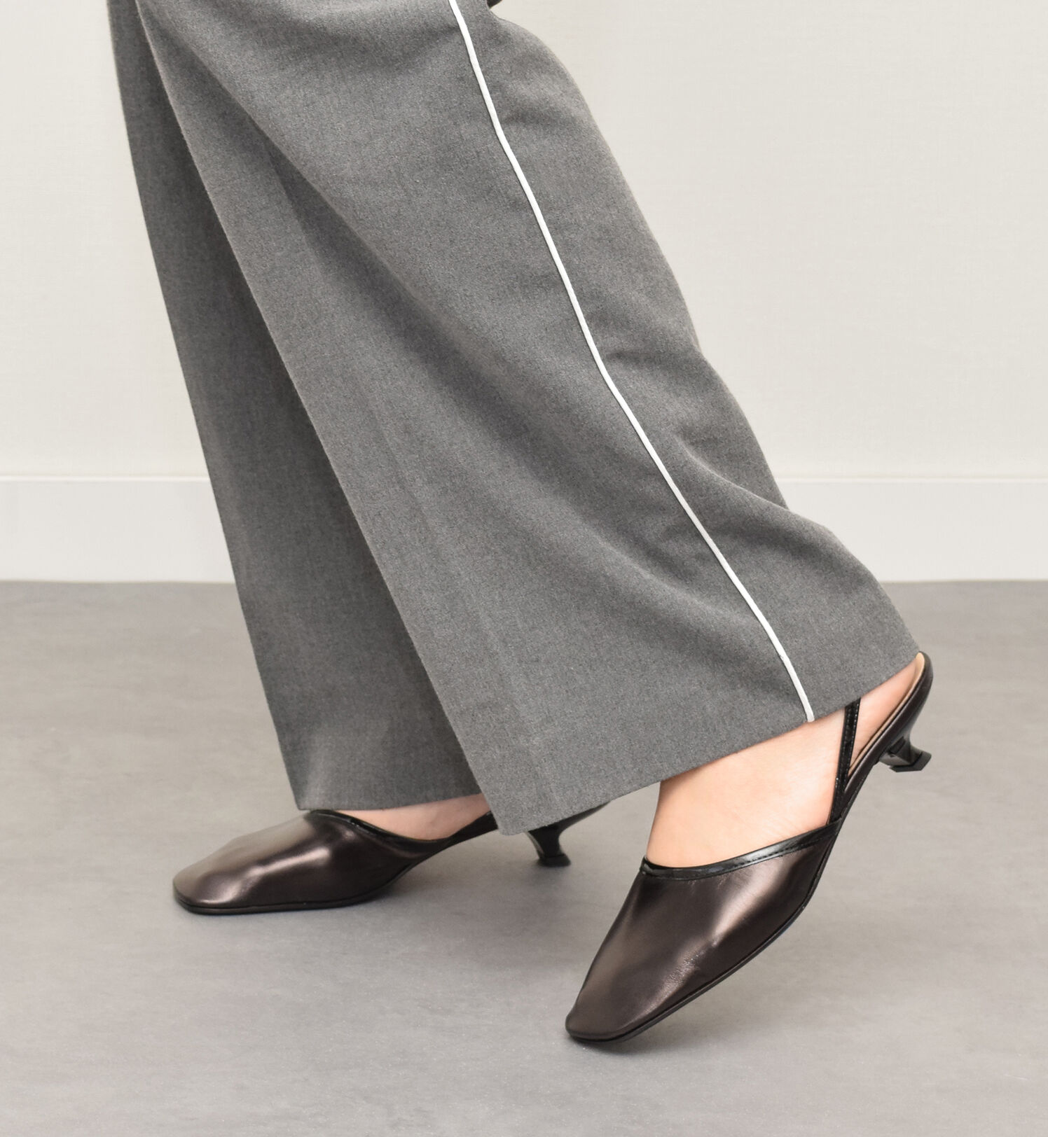 FABIO RUSCONI 「【FABIO RUSCONI】スクエアトウキトゥンヒールバックバンド」|パンプス|BL/C