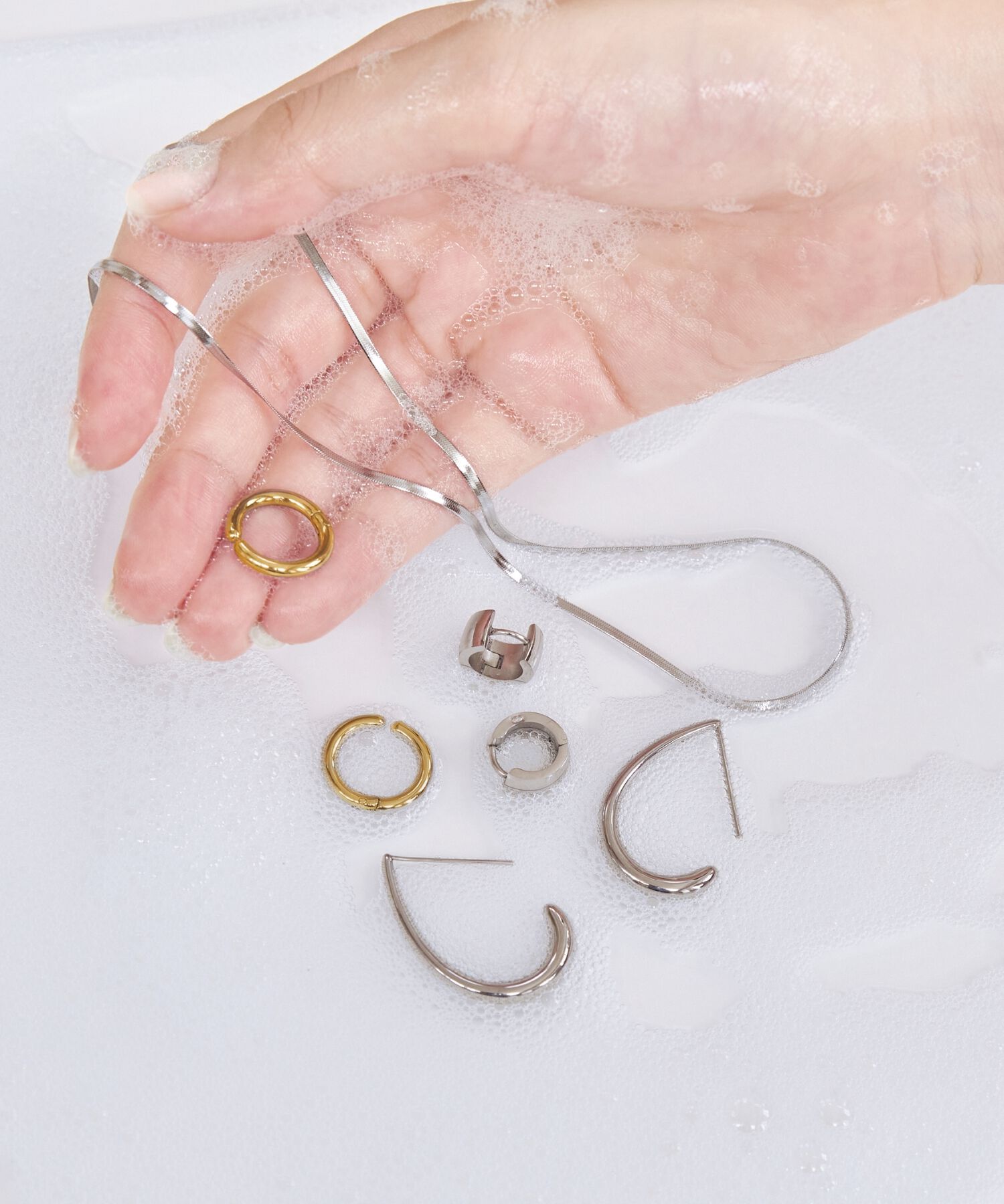 Phoebe「【金属アレルギー対応】ワンタッチワイドフープミニピアス　シルバー/サージカルステンレス」|ピアス|