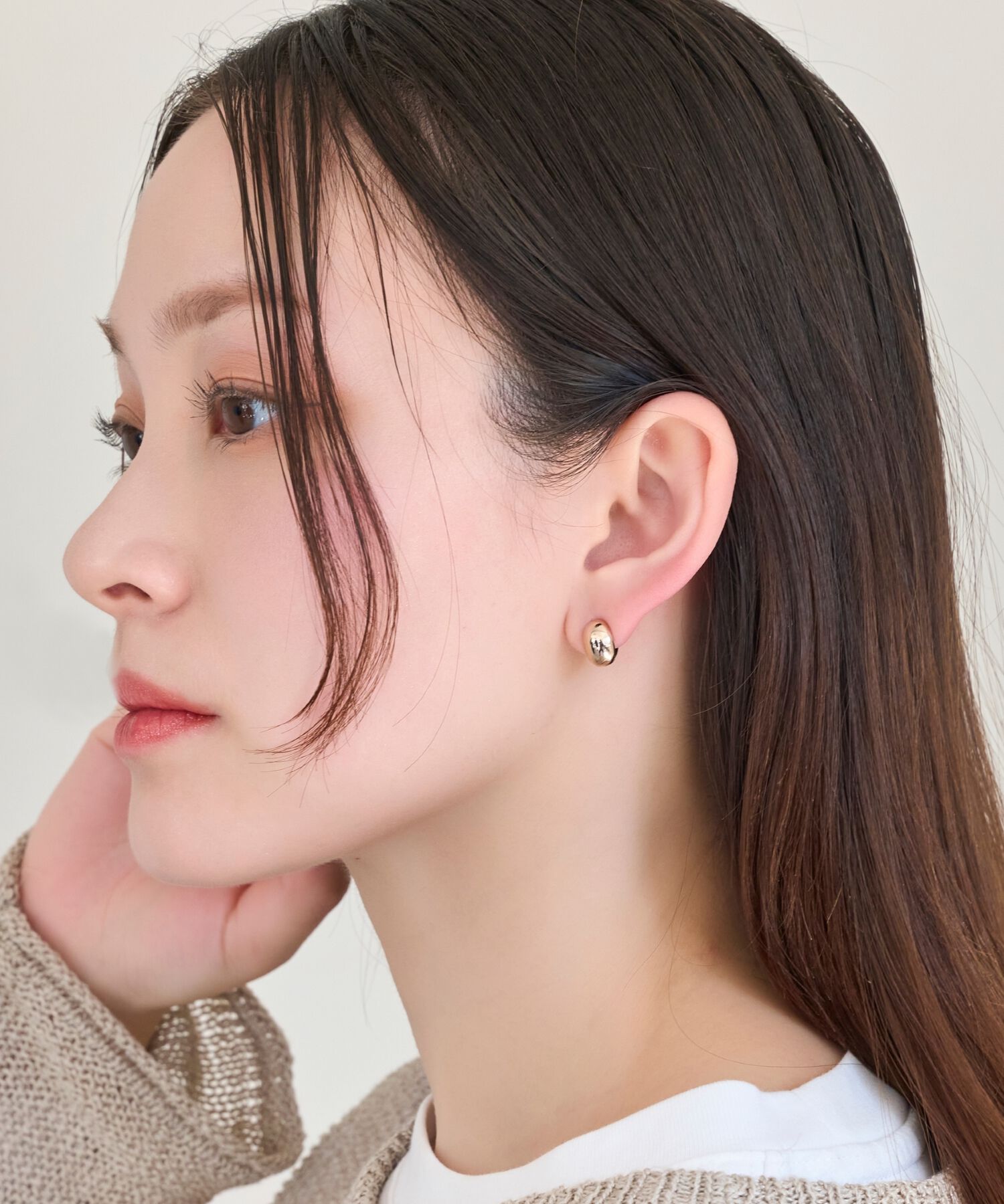 Phoebe「【金属アレルギー対応】オーバルフープスナップイヤリング　シャンパンゴールド」|イヤリング|