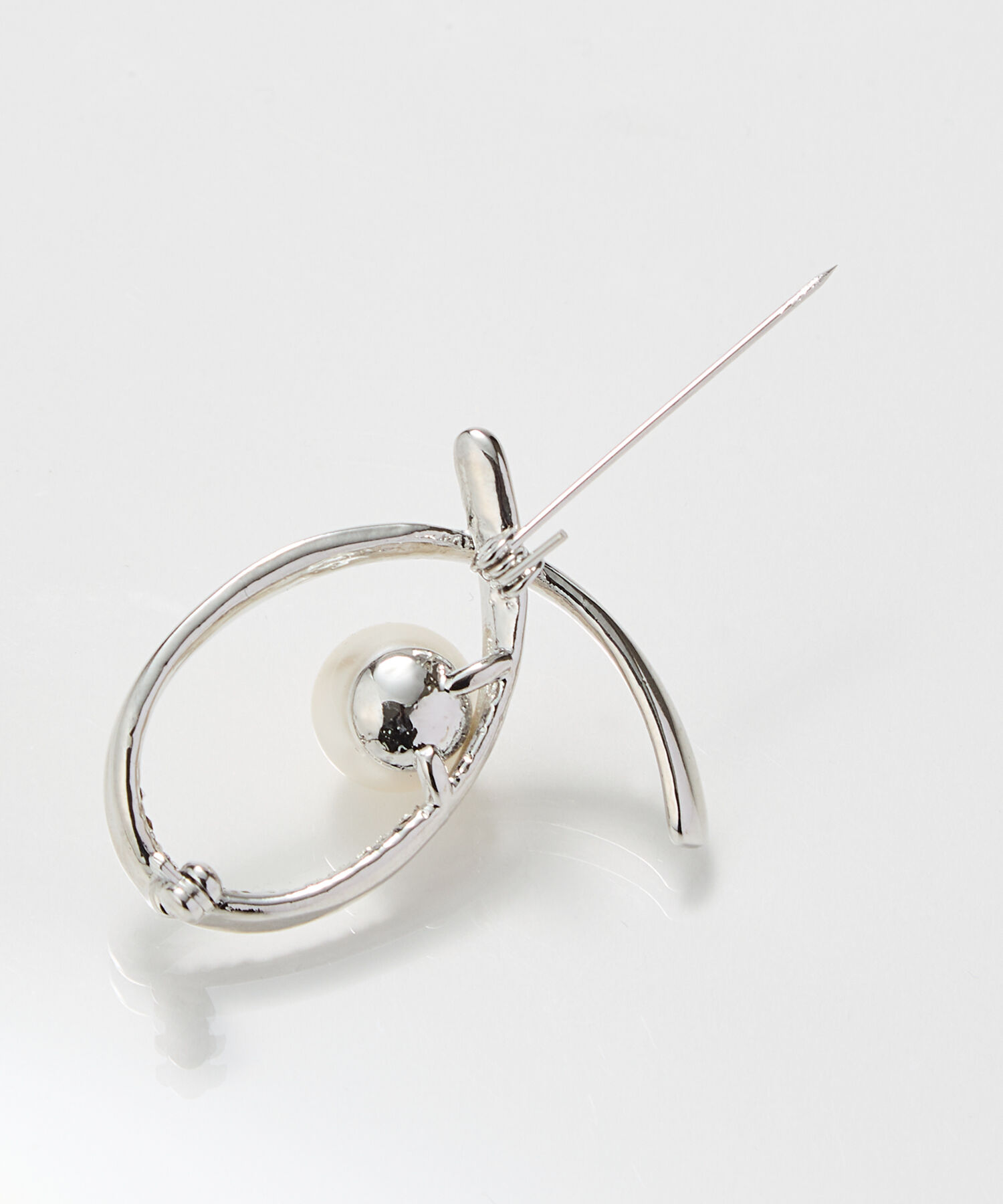 Phoebe「クロスカーブパールビジューブローチ　シルバー」|ブローチ・コサージュ|