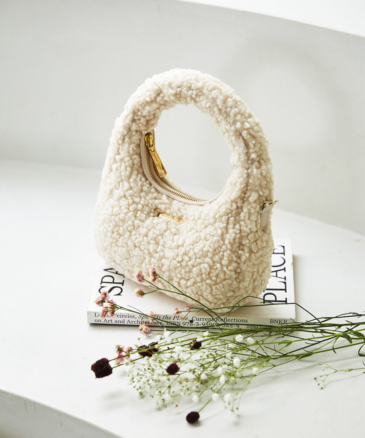 Samantha Thavasa「カールファー ハーフムーンバッグ」|ハンドバッグ|