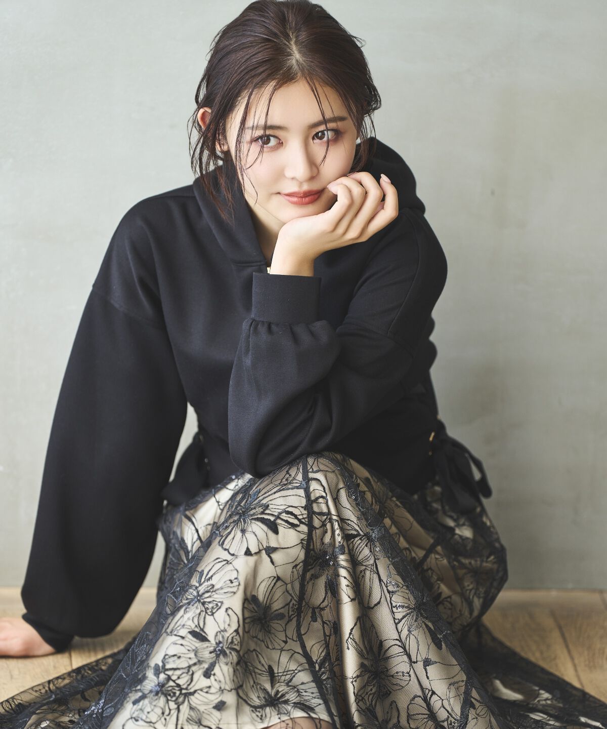 アンドクチュール「レースアップリボンフーディー」|パーカー|ブラック