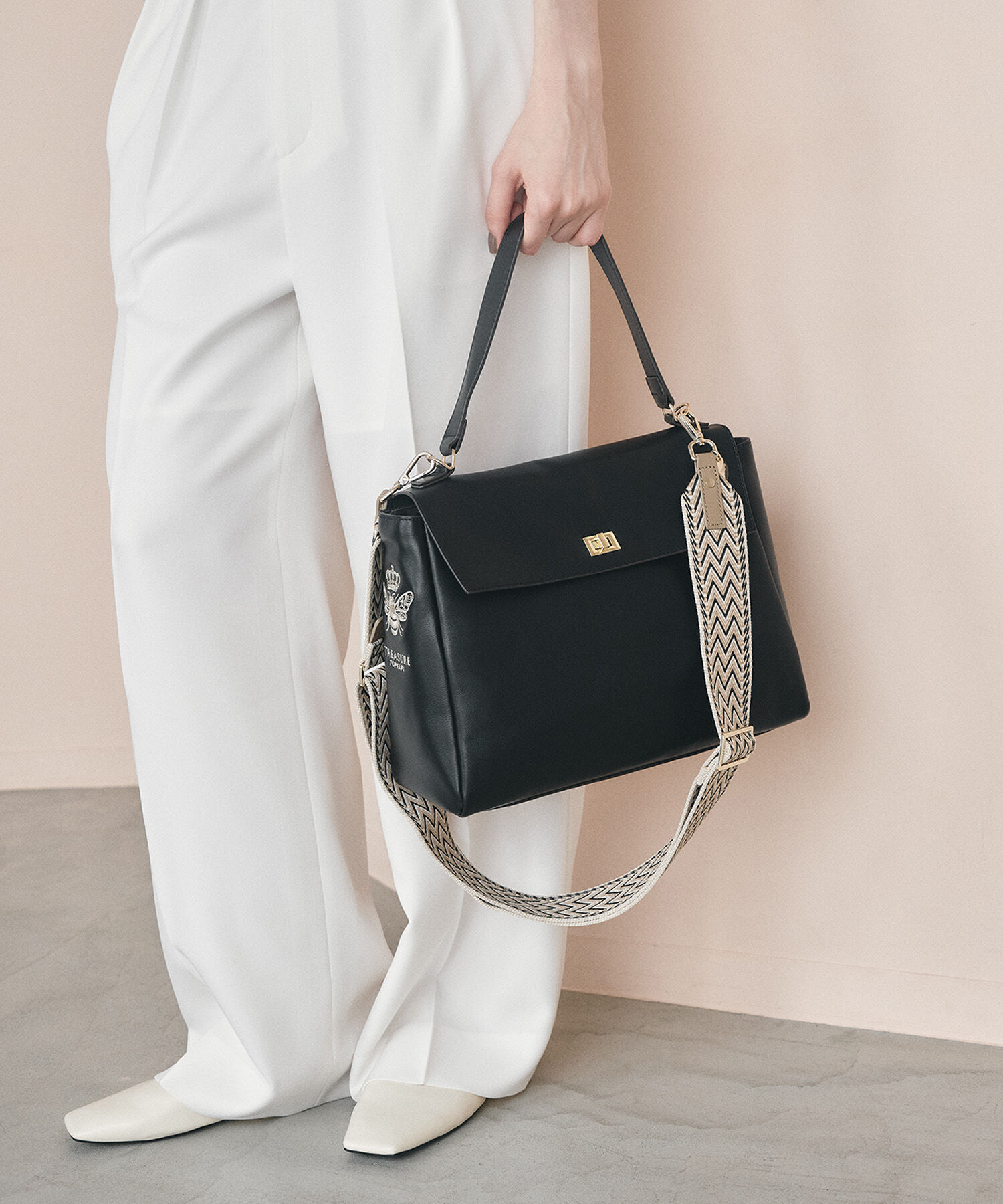 TOPKAPI TREASURE「【TREASURE TOPKAPI】スムースレザー ハチ 刺しゅう ショルダーバッグ」|ショルダー・メッセンジャー|