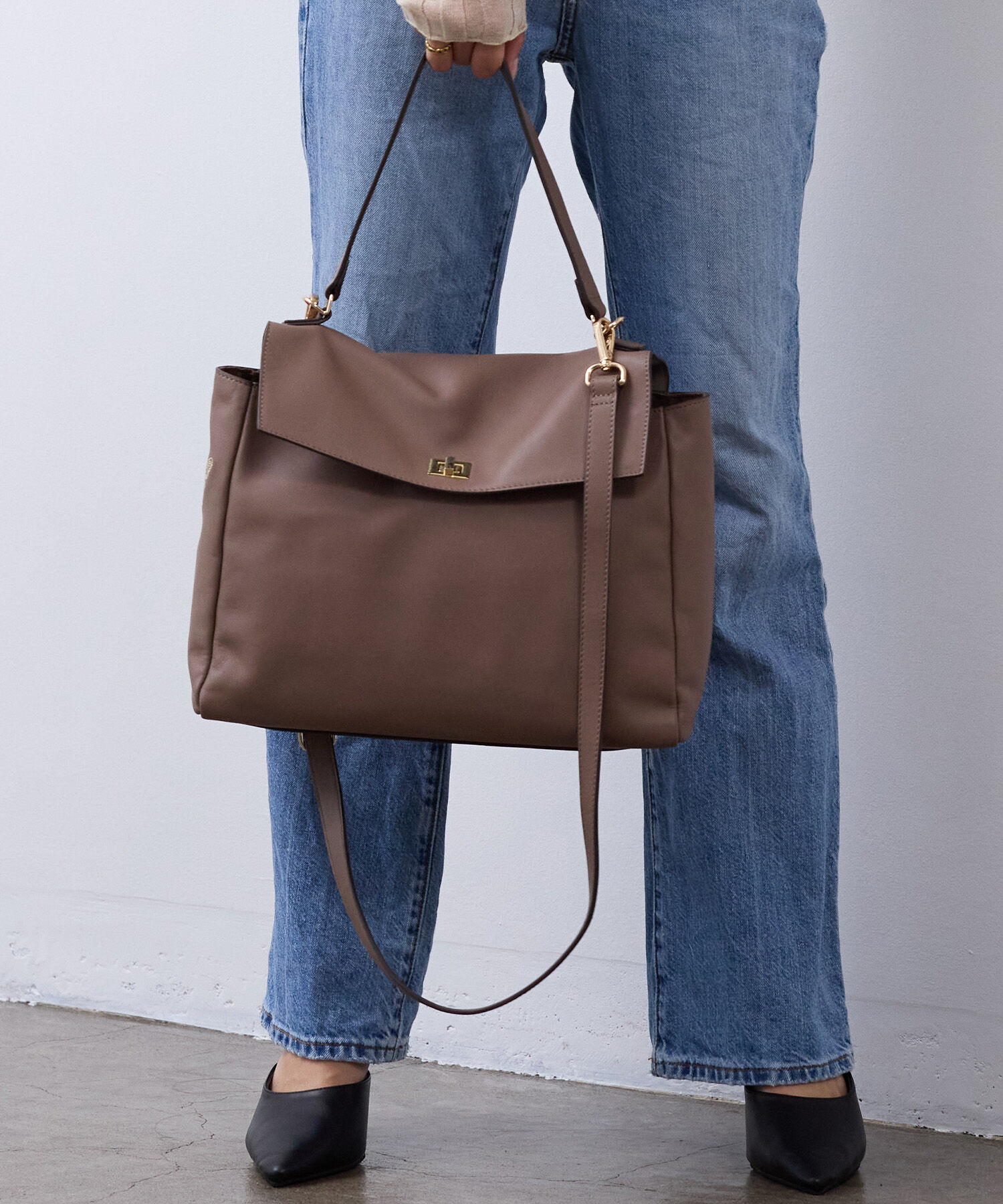 TOPKAPI TREASURE「【TREASURE TOPKAPI】スムースレザー ハチ 刺しゅう ショルダーバッグ」|ショルダー・メッセンジャー|