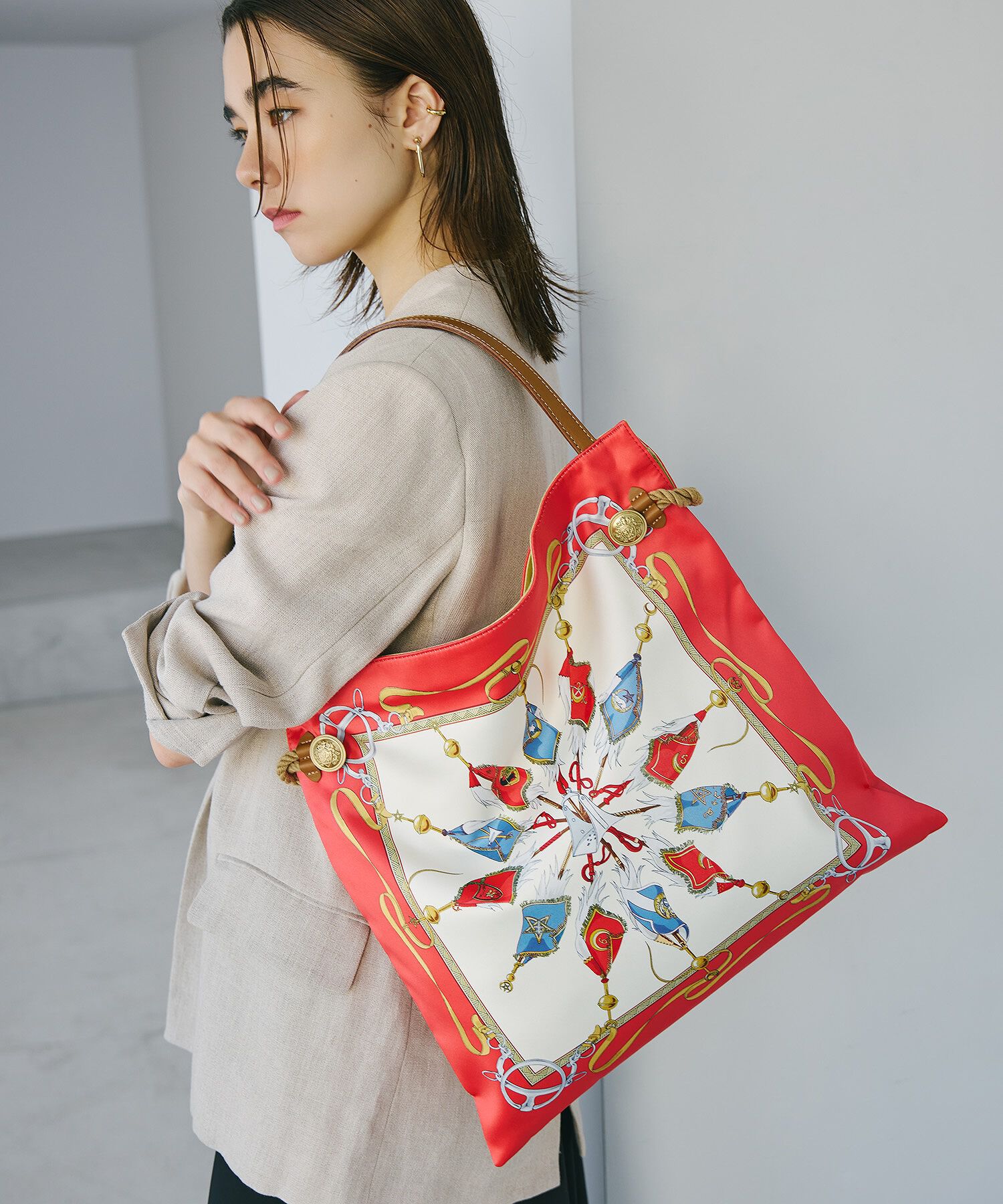 TOPKAPI TREASURE「【TREASURE TOPKAPI】マイルドサテン スカーフ柄 トートバッグ」|トートバッグ|コーラルオレンジ