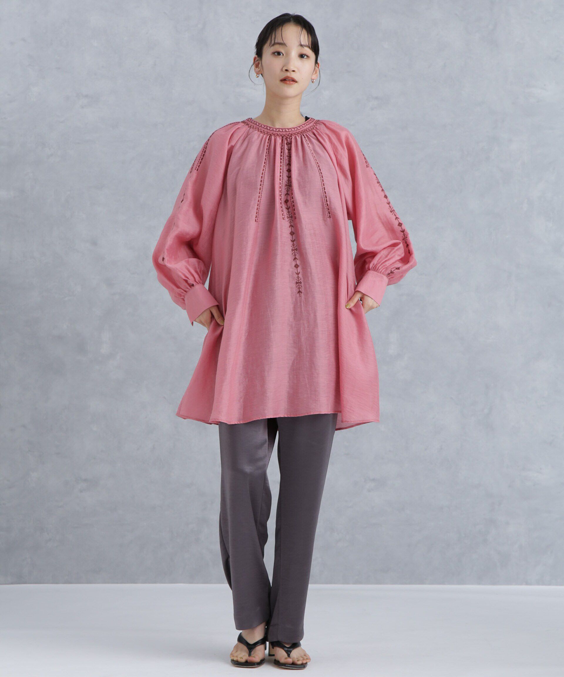 nano･universe「刺繍スモッキングギャザーチュニック」|シャツ・ブラウス|