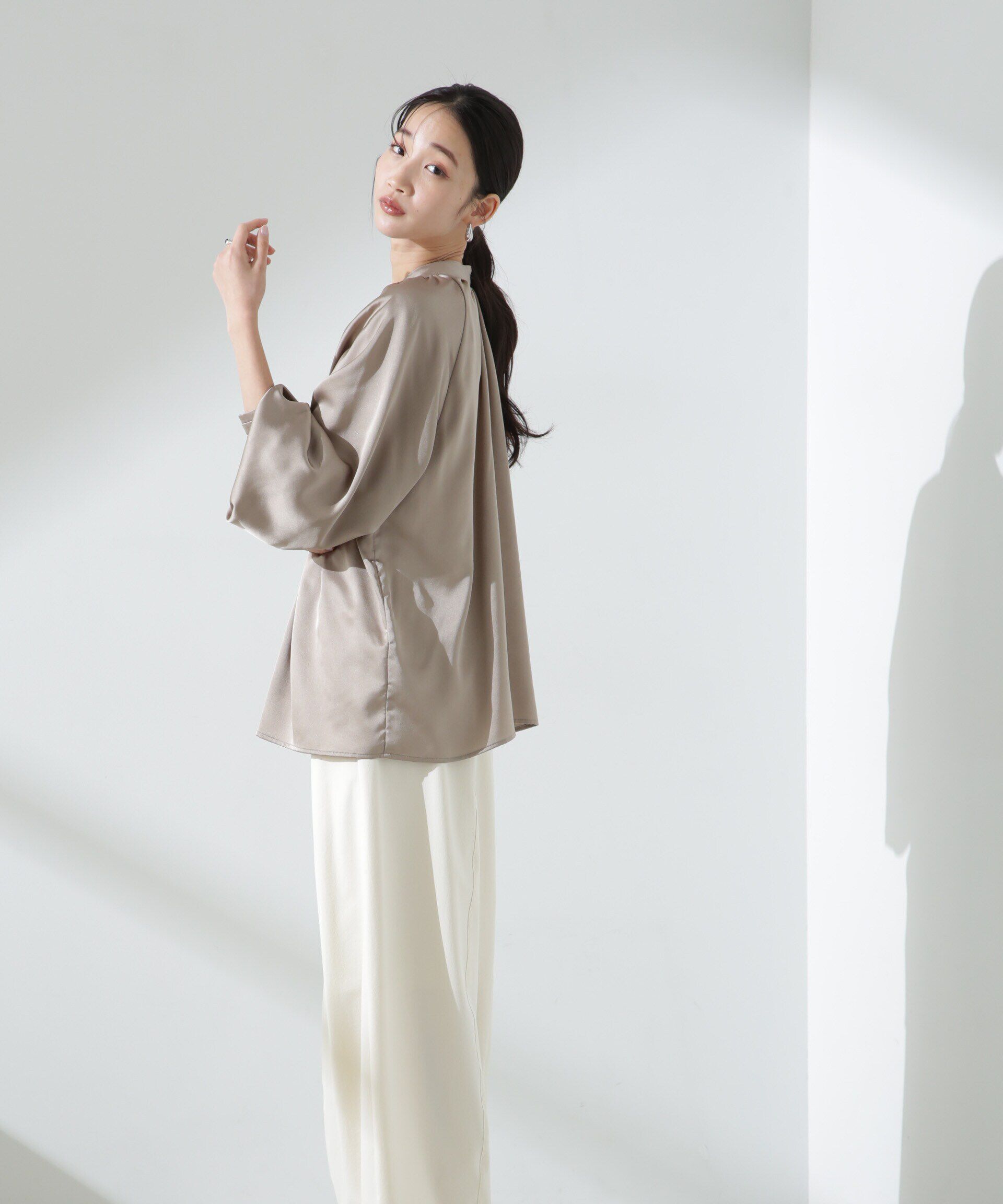 nano･universe「前後2WAYサテンドルマンギャザーブラウス（セットアップ可）」|シャツ・ブラウス|