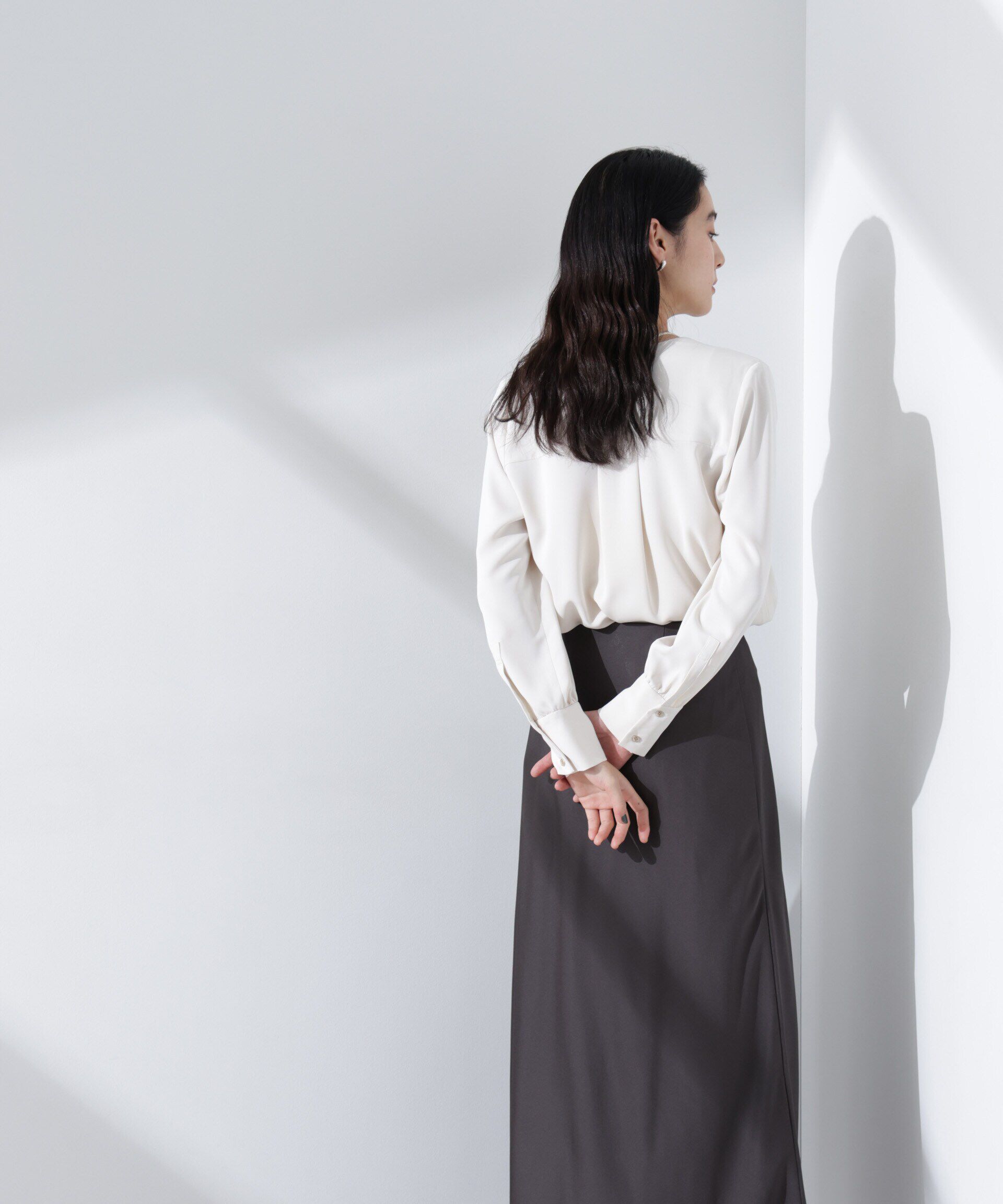 nano･universe「フロントボタンVネックブラウス」|シャツ・ブラウス|