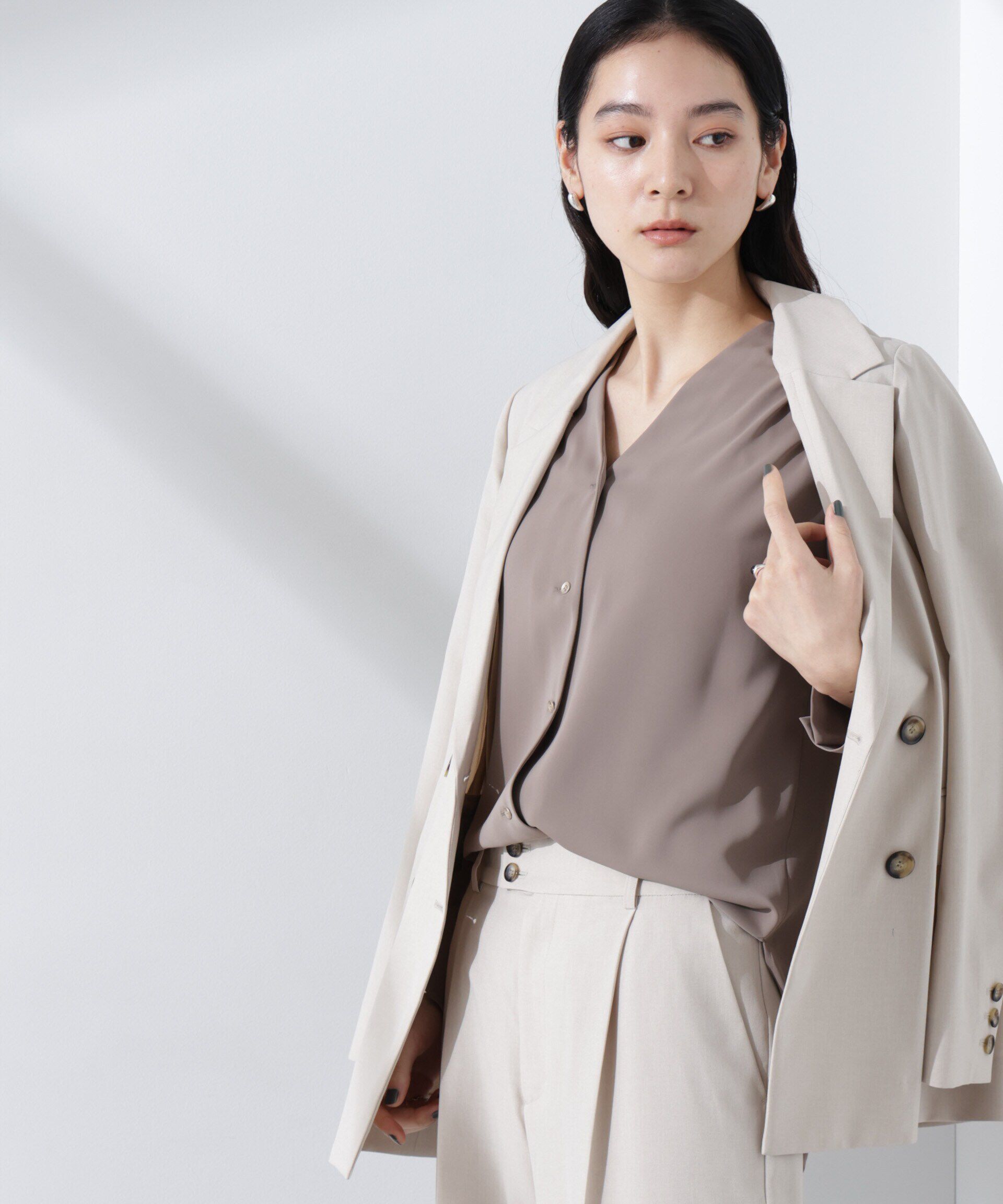 nano･universe「フロントボタンVネックブラウス」|シャツ・ブラウス|モカ3