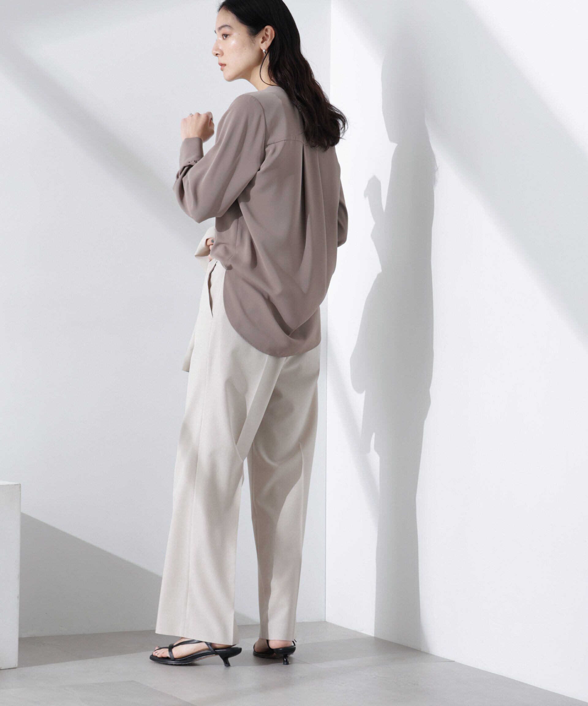 nano･universe「フロントボタンVネックブラウス」|シャツ・ブラウス|