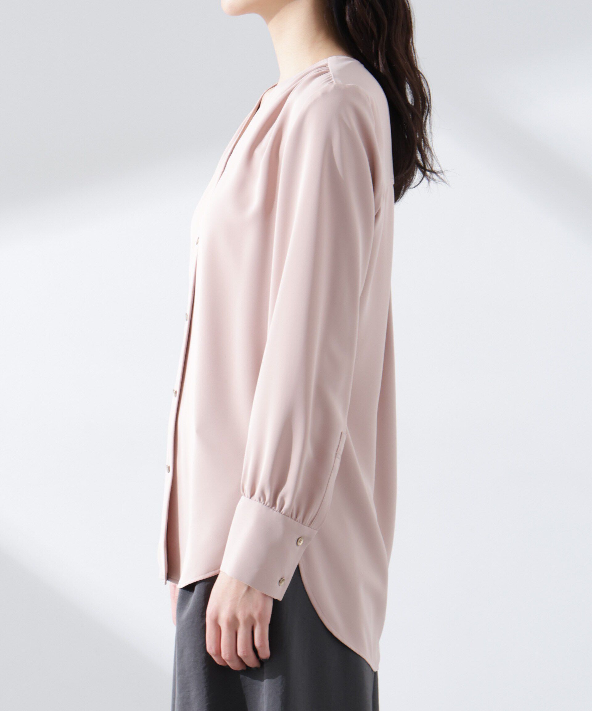 nano･universe「フロントボタンVネックブラウス」|シャツ・ブラウス|