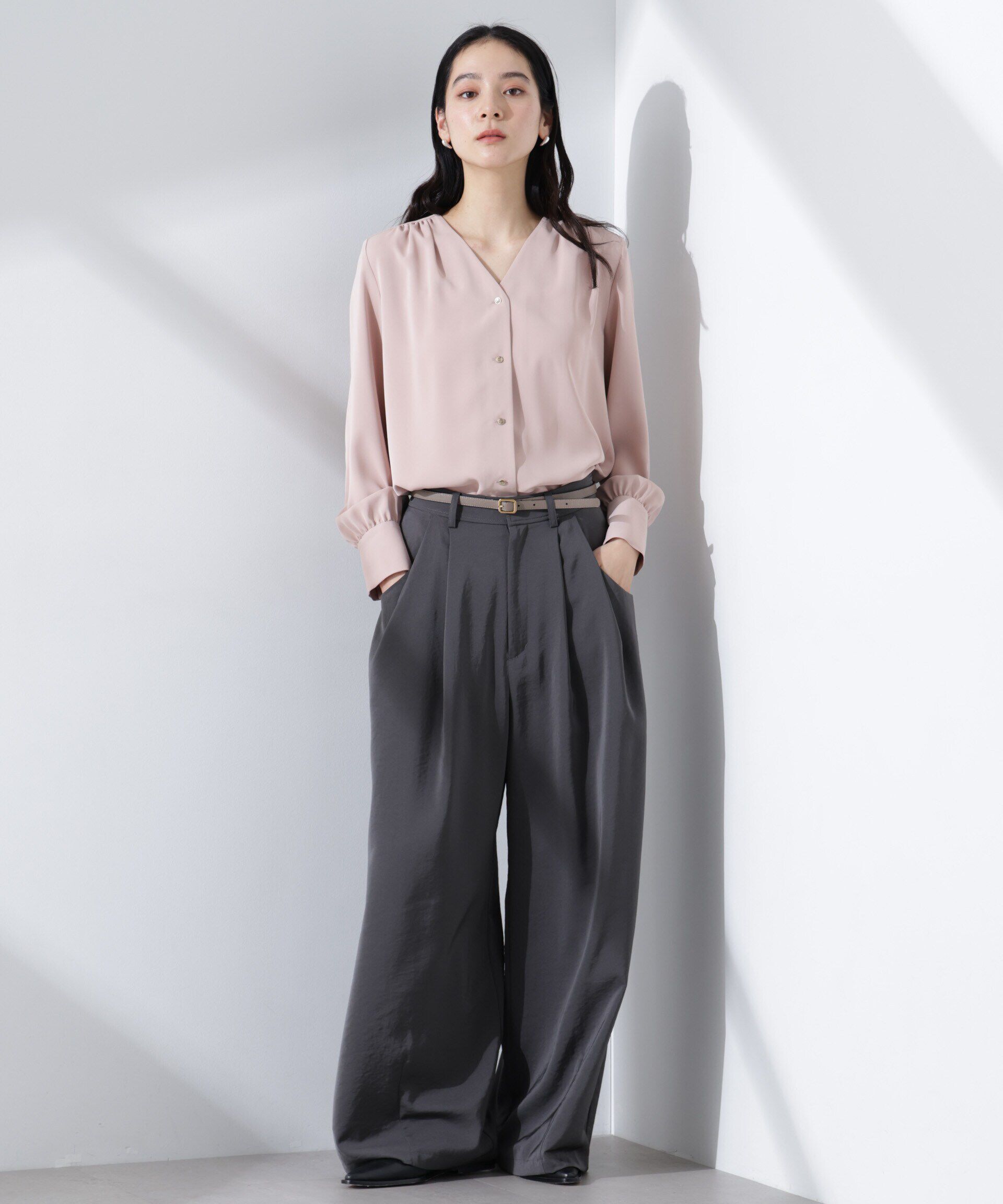 nano･universe「フロントボタンVネックブラウス」|シャツ・ブラウス|