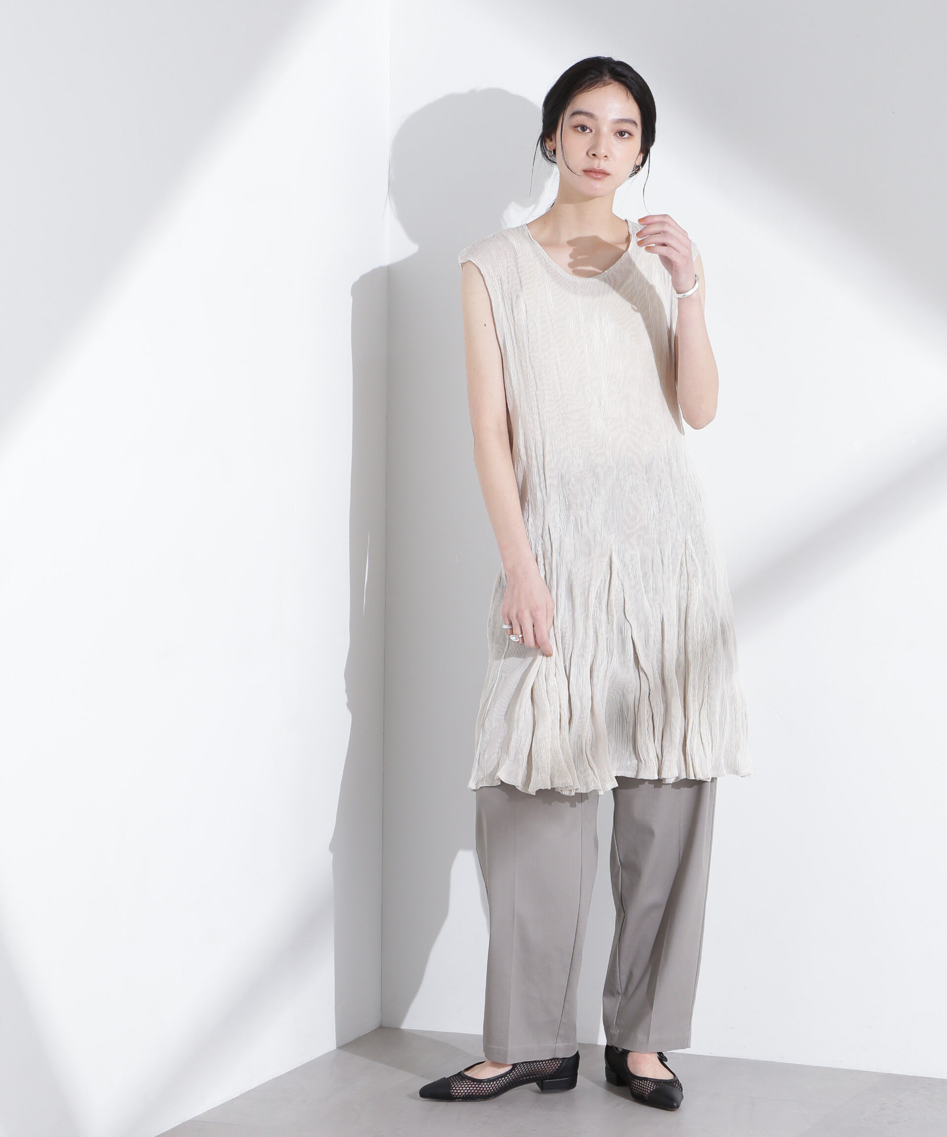 nano･universe「リネンストレッチタックコクーンパンツ」|チノ|