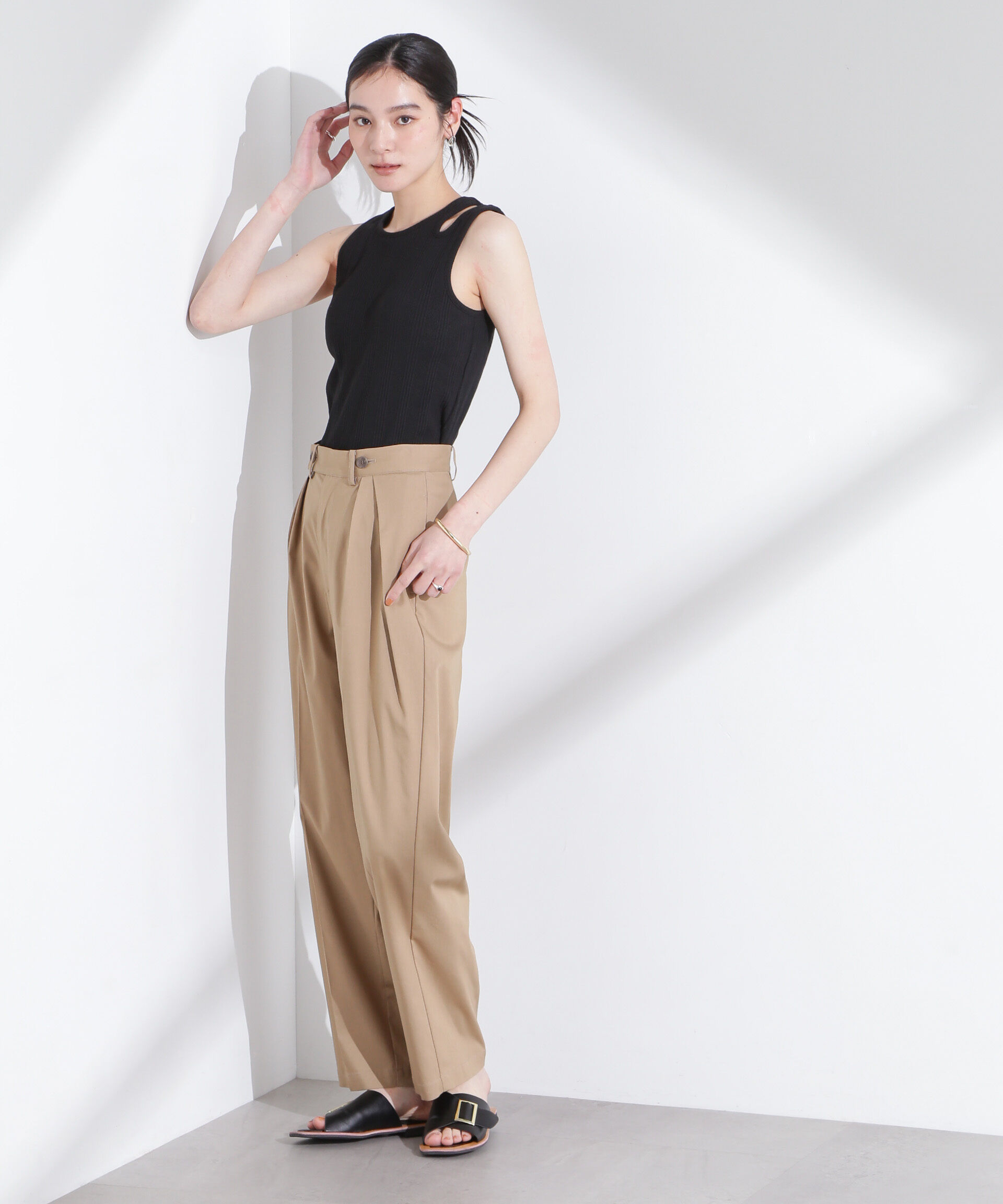 nano･universe「リネンストレッチタックコクーンパンツ」|チノ|