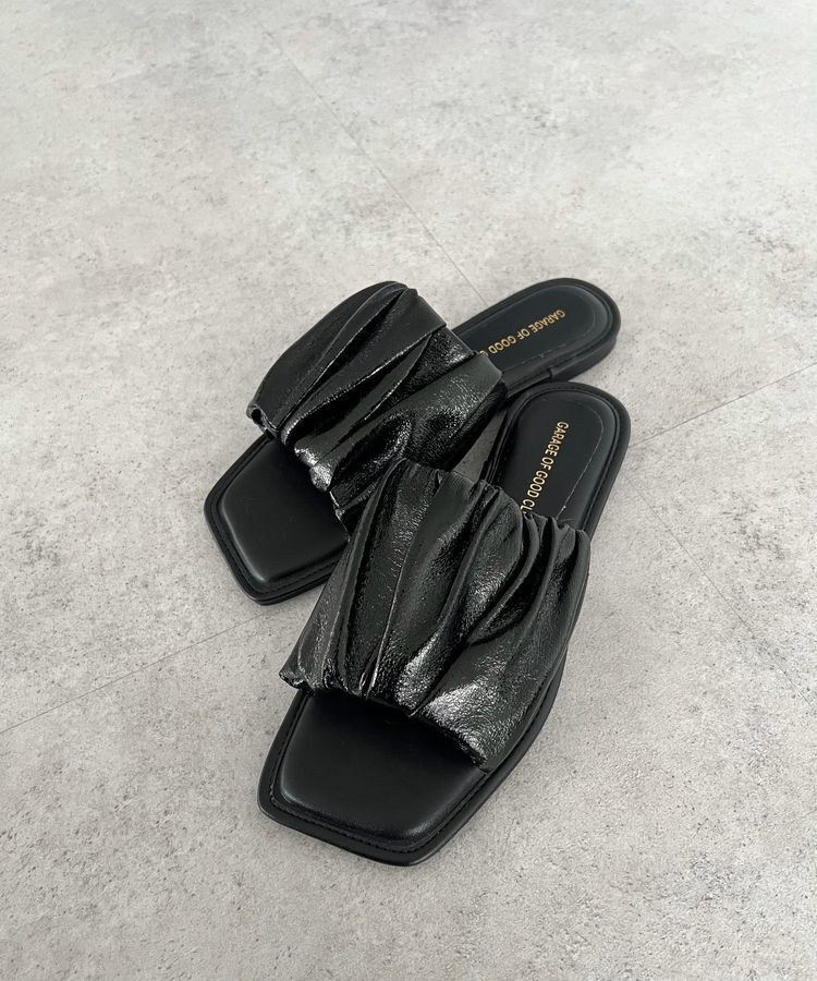 GARAGE OF GOOD CLOTHING「シャーリングフラットサンダル」|サンダル|Black