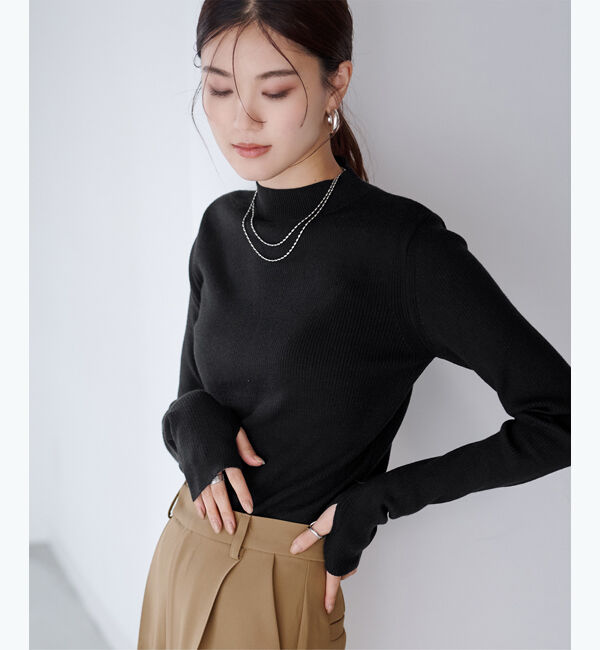 ur's「【影山カレンさんコラボアイテム】フィンガーホール付ハイネックベーシックリブニット」|ニット・セーター|ブラック