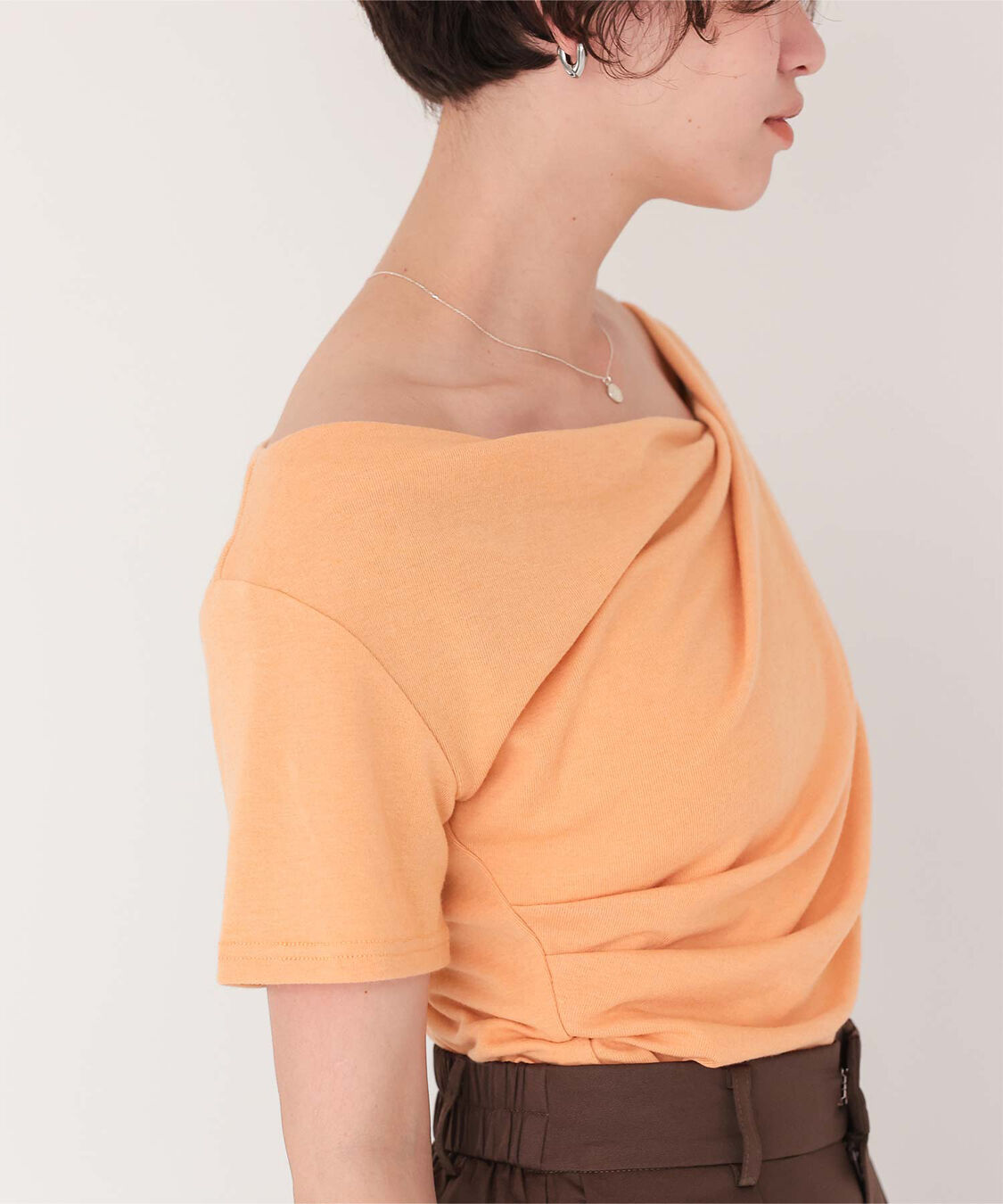 titivate「オフショルダーハーフスリーブTシャツ」|Tシャツ・カットソー|