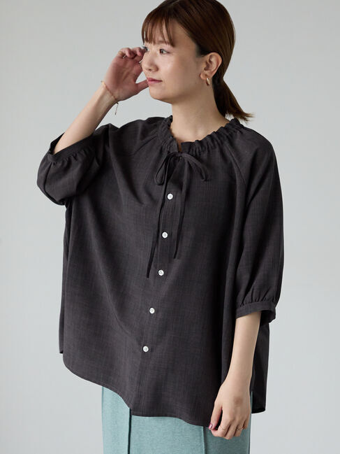 Lugnoncure「【接触冷感】麻調フリル衿ブラウス」|シャツ・ブラウス|チャコールグレー