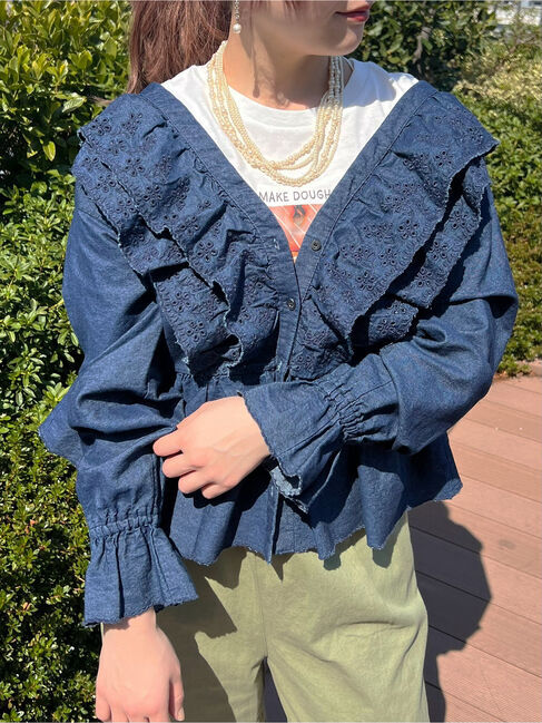 Samansa Mos2「デニムスカラップ刺繍フリル2WAYブラウス」|シャツ・ブラウス|