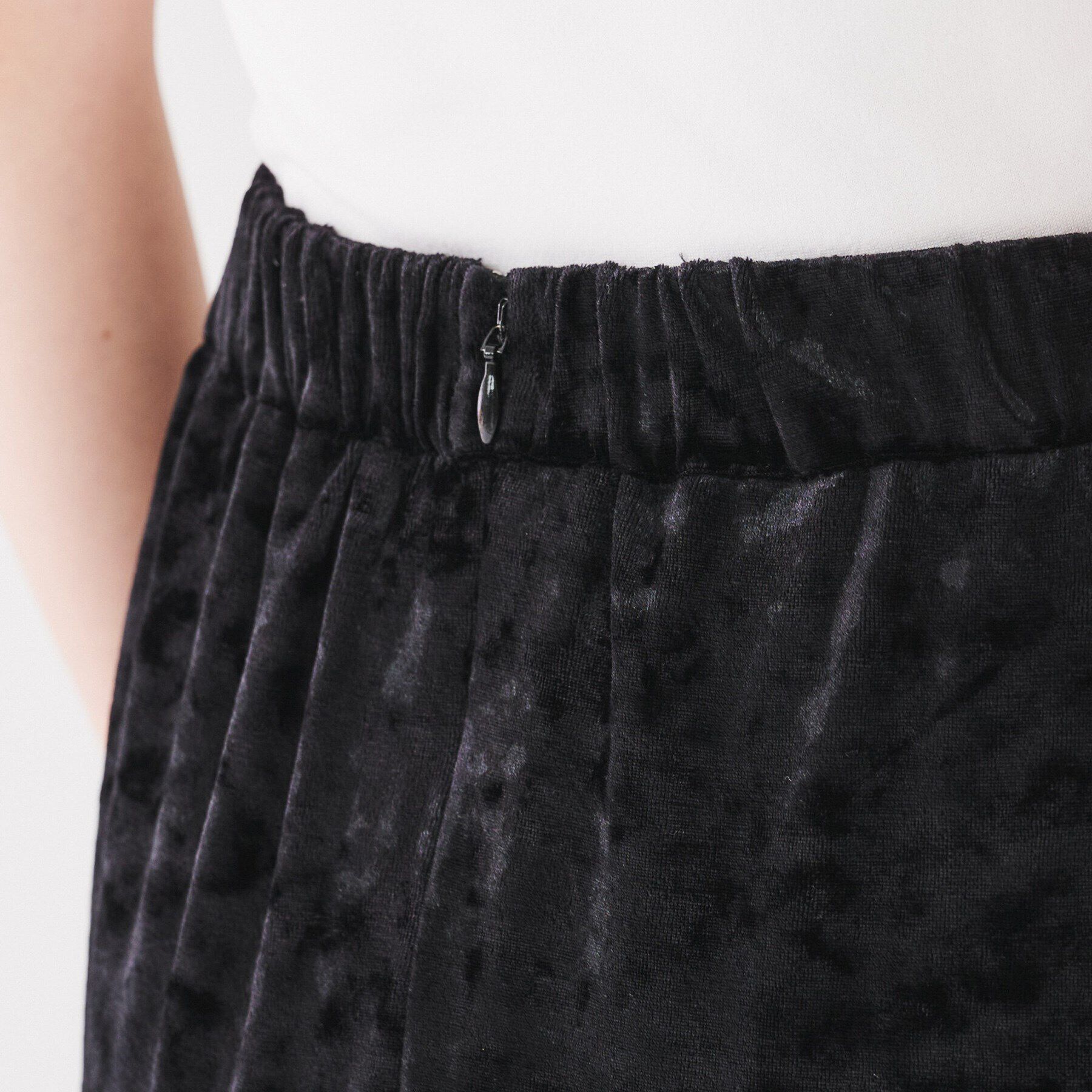 UNTITLED「【後ろウエストゴム/スリット/洗える】クラッシュベロア ナロースカート」|スカート|