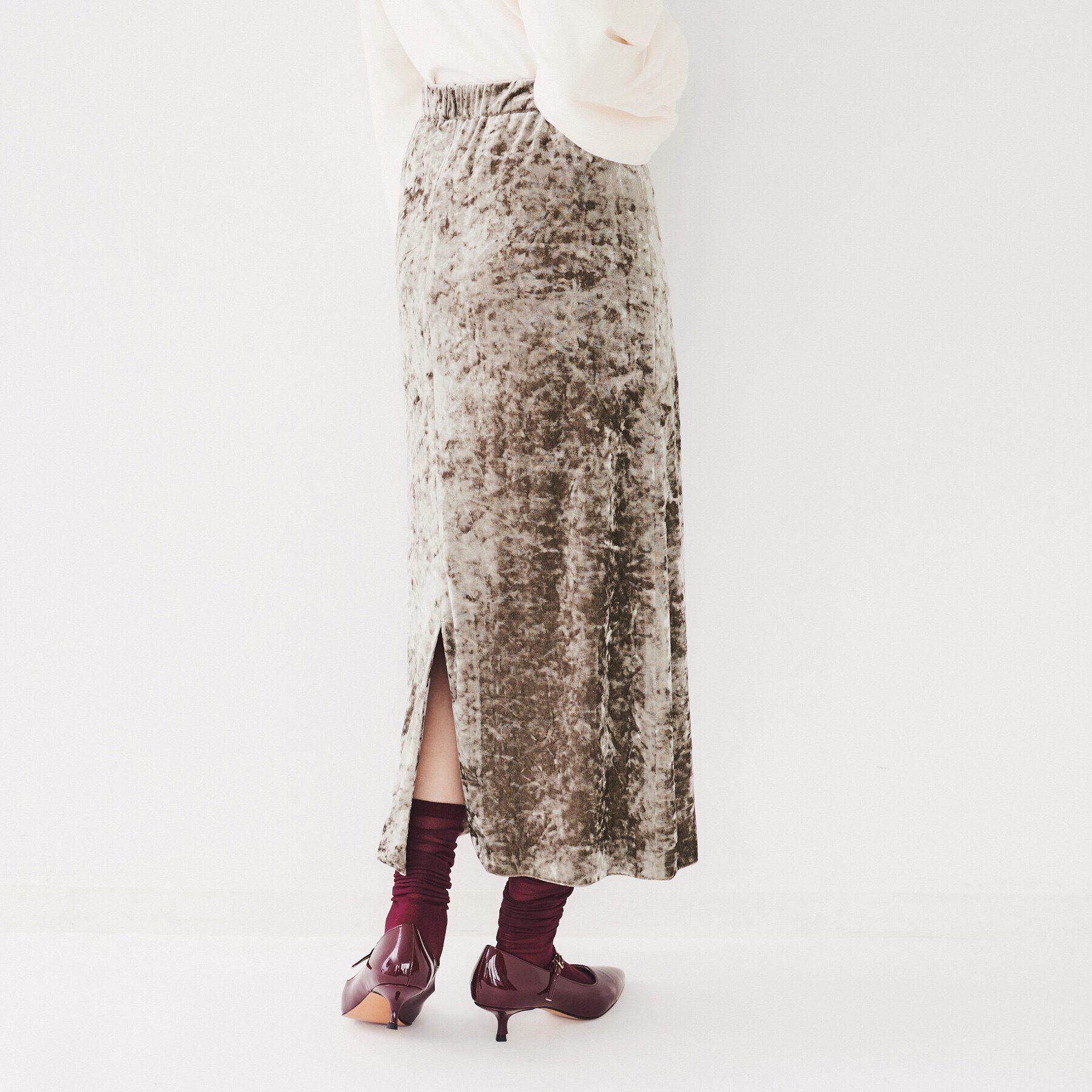 UNTITLED「【後ろウエストゴム/スリット/洗える】クラッシュベロア ナロースカート」|スカート|