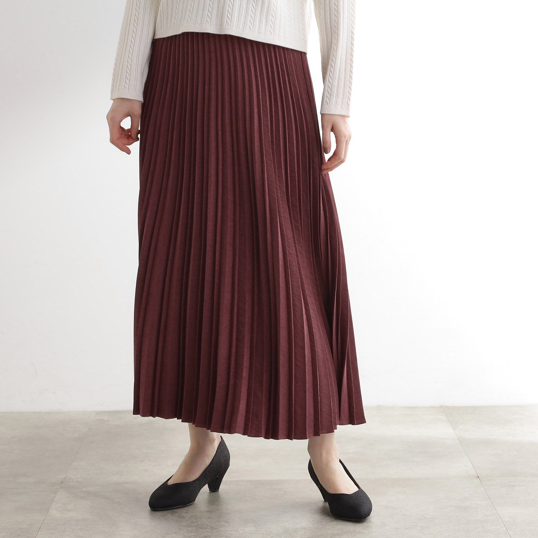 grove「すっきり見えて、やさしく揺れる。大人のスエードライクプリーツスカート」|スカート|ボルドー(864)
