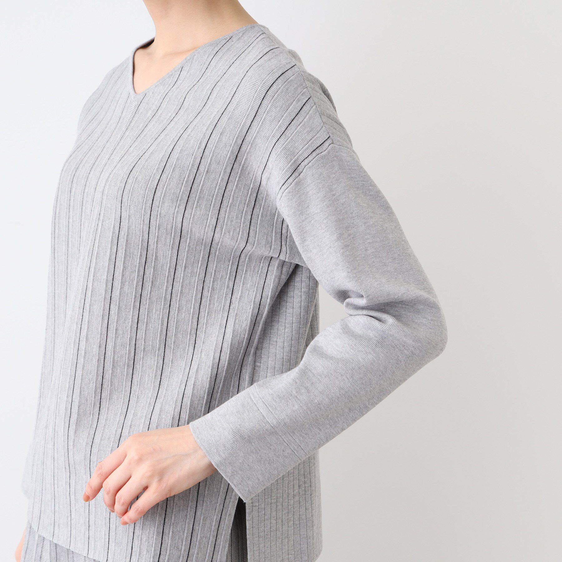 INDIVI「【洗える/SETUP可能】Vネックストライプ柄ニットプルオーバー」|ニット・セーター|