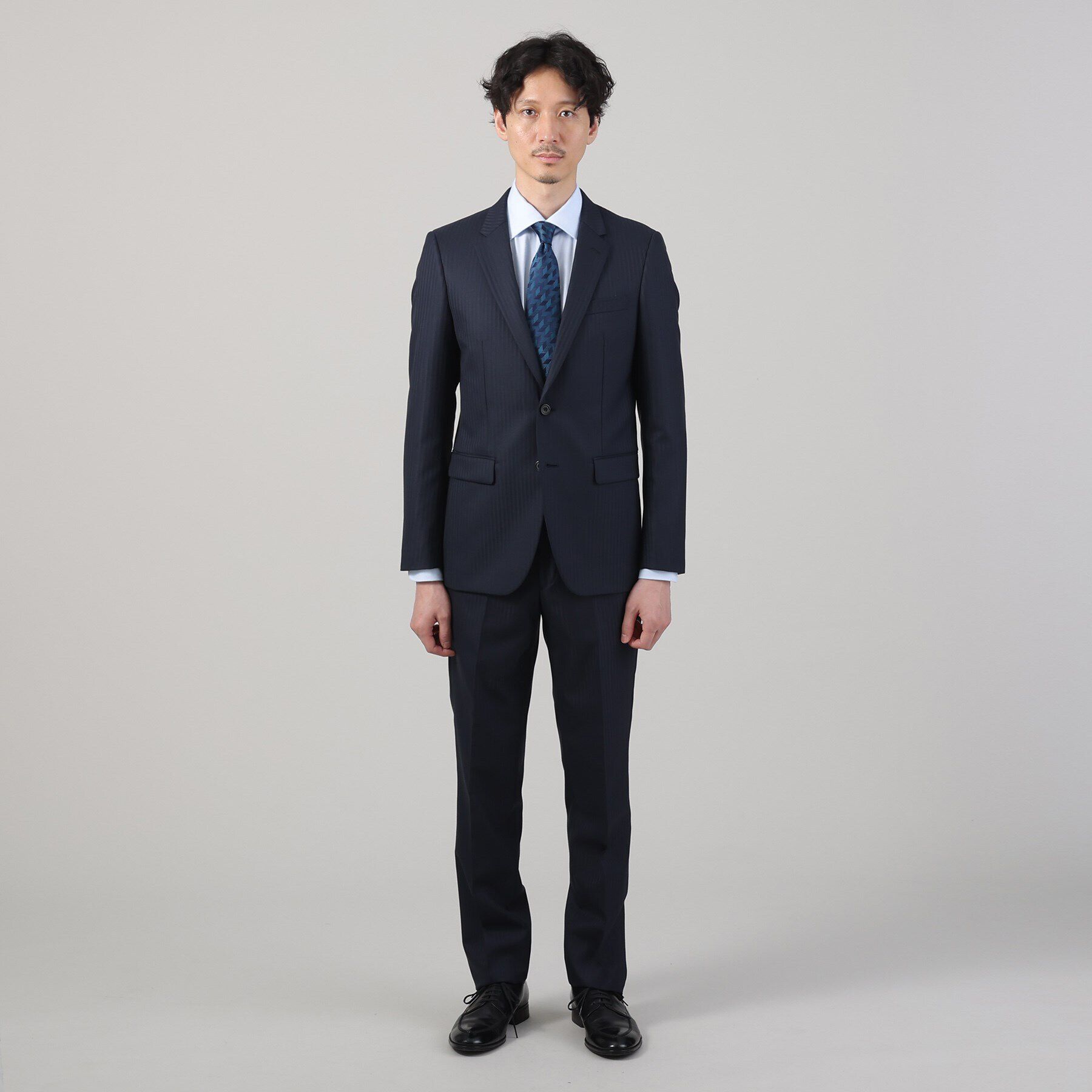 TAKEO KIKUCHI「【ナローモデル】シャイニー ヘリンボン ストライプ スーツ/3ピース対応可」|スーツ|