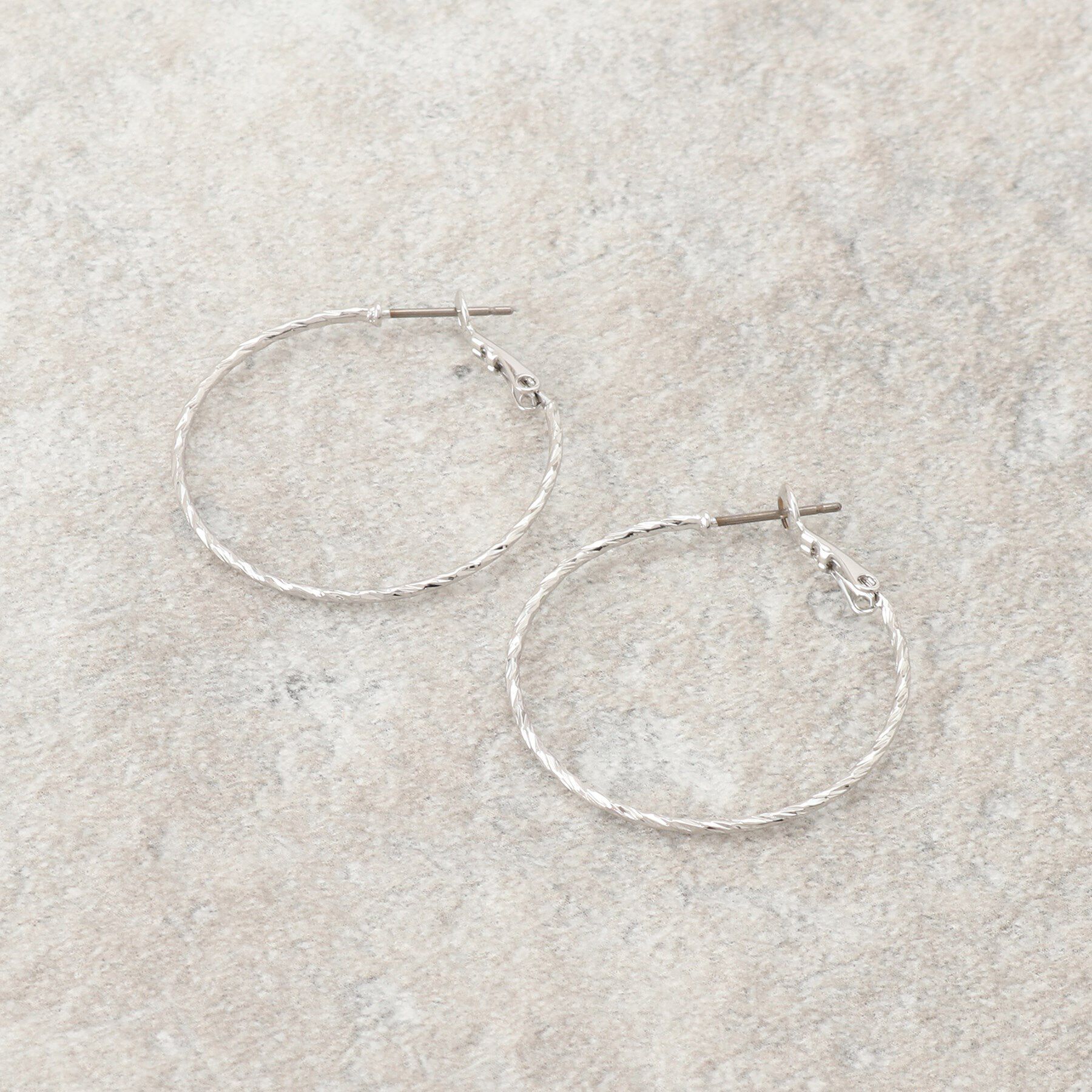 OPAQUE.CLIP「ねじりメタルフープピアス」|ピアス|シルバー(006)