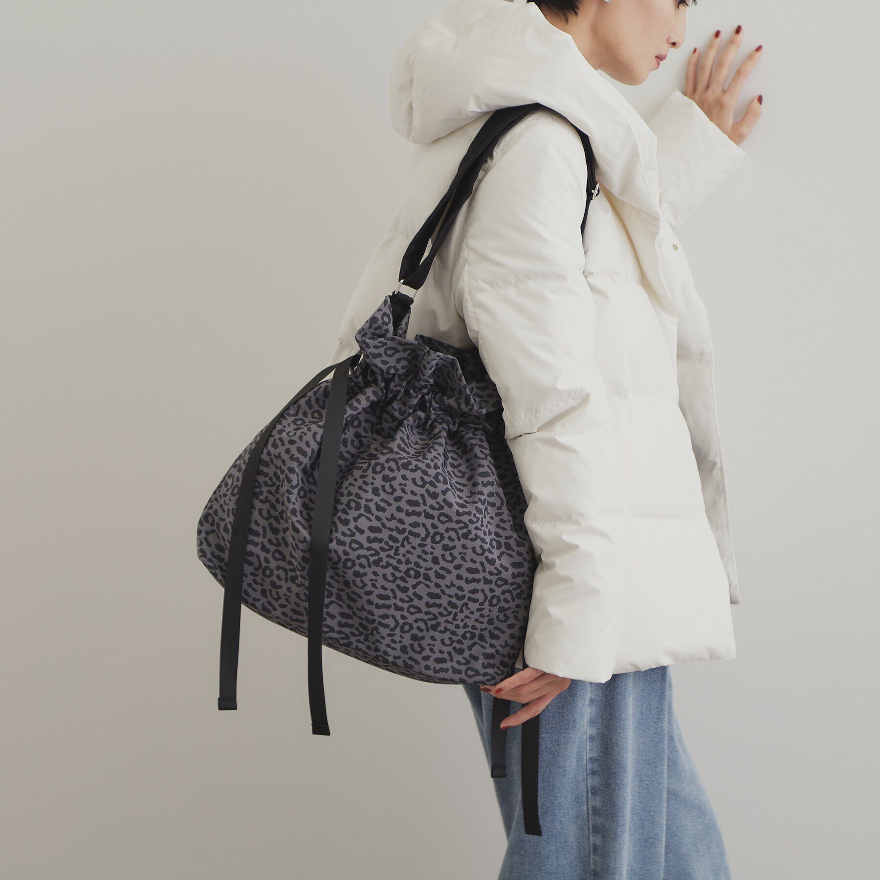 OPAQUE.CLIP「【軽量／A4収納可能】レオパード柄ドローストリングショルダーバッグ」|ショルダー・メッセンジャー|