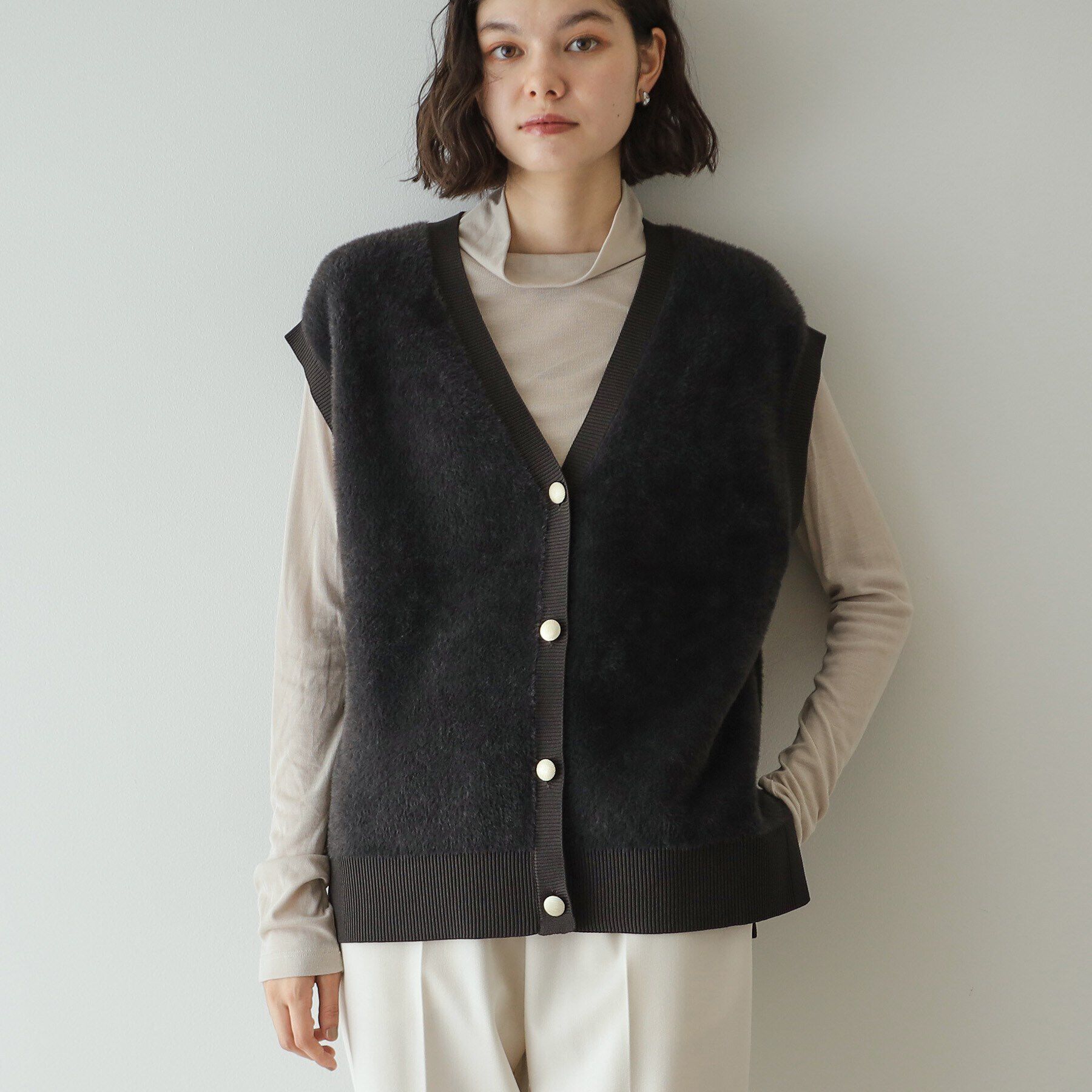OPAQUE.CLIP「フェザーヤーンVネックベスト【洗濯機洗い可】」|ベスト・ジレ|チャコールグレー(0