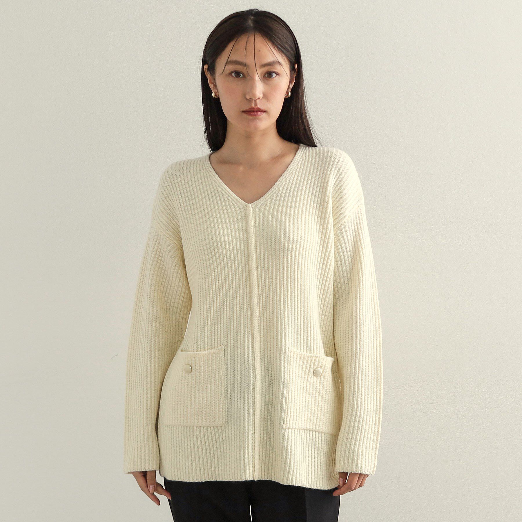 OPAQUE.CLIP「金ボタン付ポケットVネックニット【洗濯機洗い可】」|ニット・セーター|