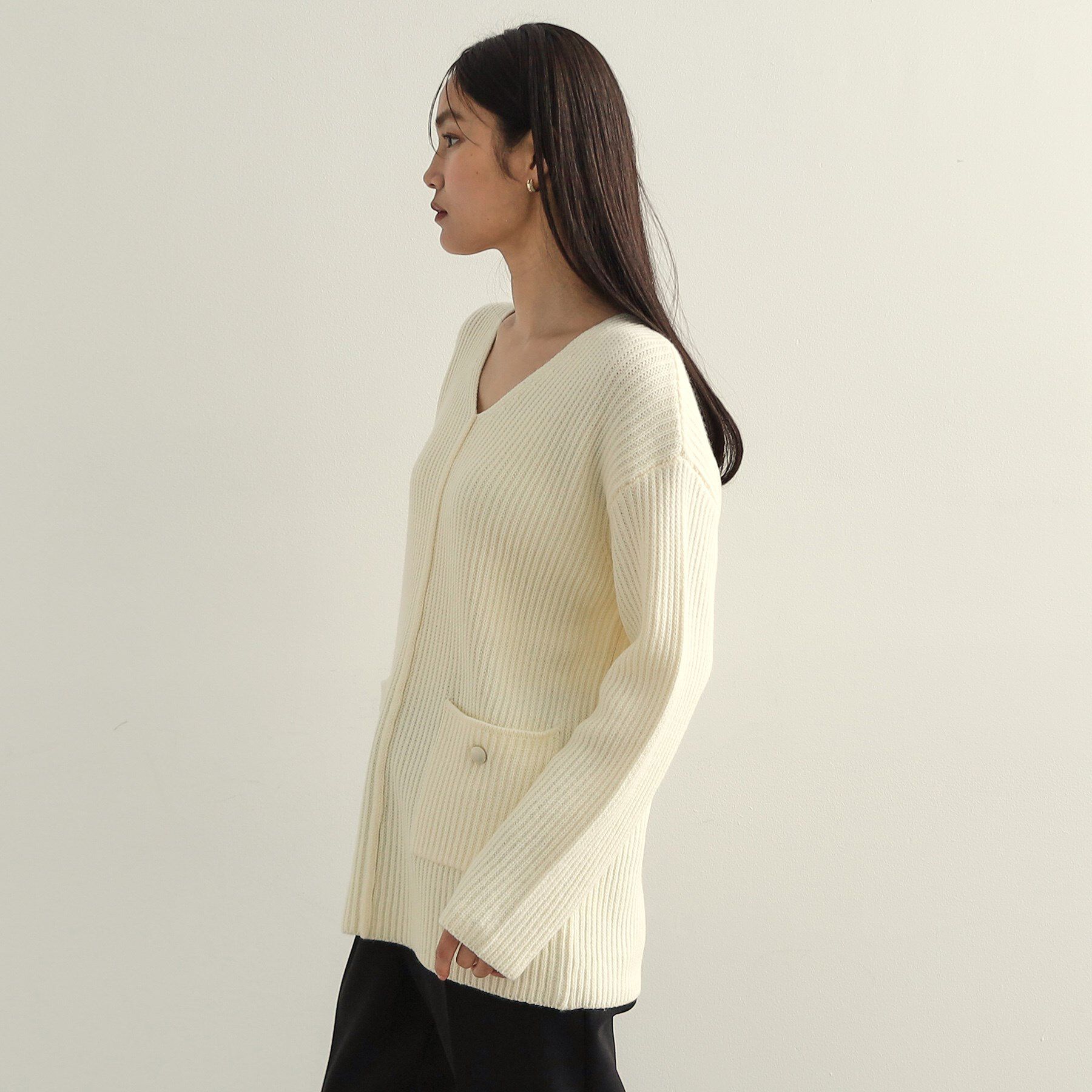 OPAQUE.CLIP「金ボタン付ポケットVネックニット【洗濯機洗い可】」|ニット・セーター|