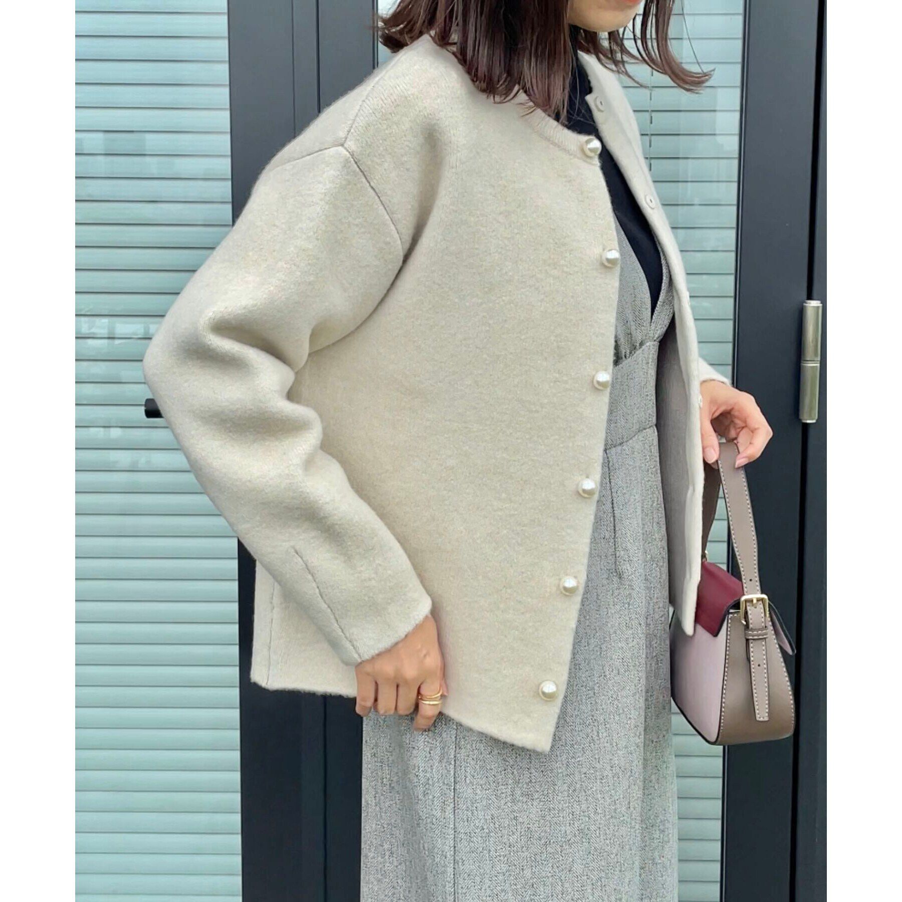 Couture broach「【上品仕立て】パール調釦コクーンニットジャケット」|ノーカラージャケット|