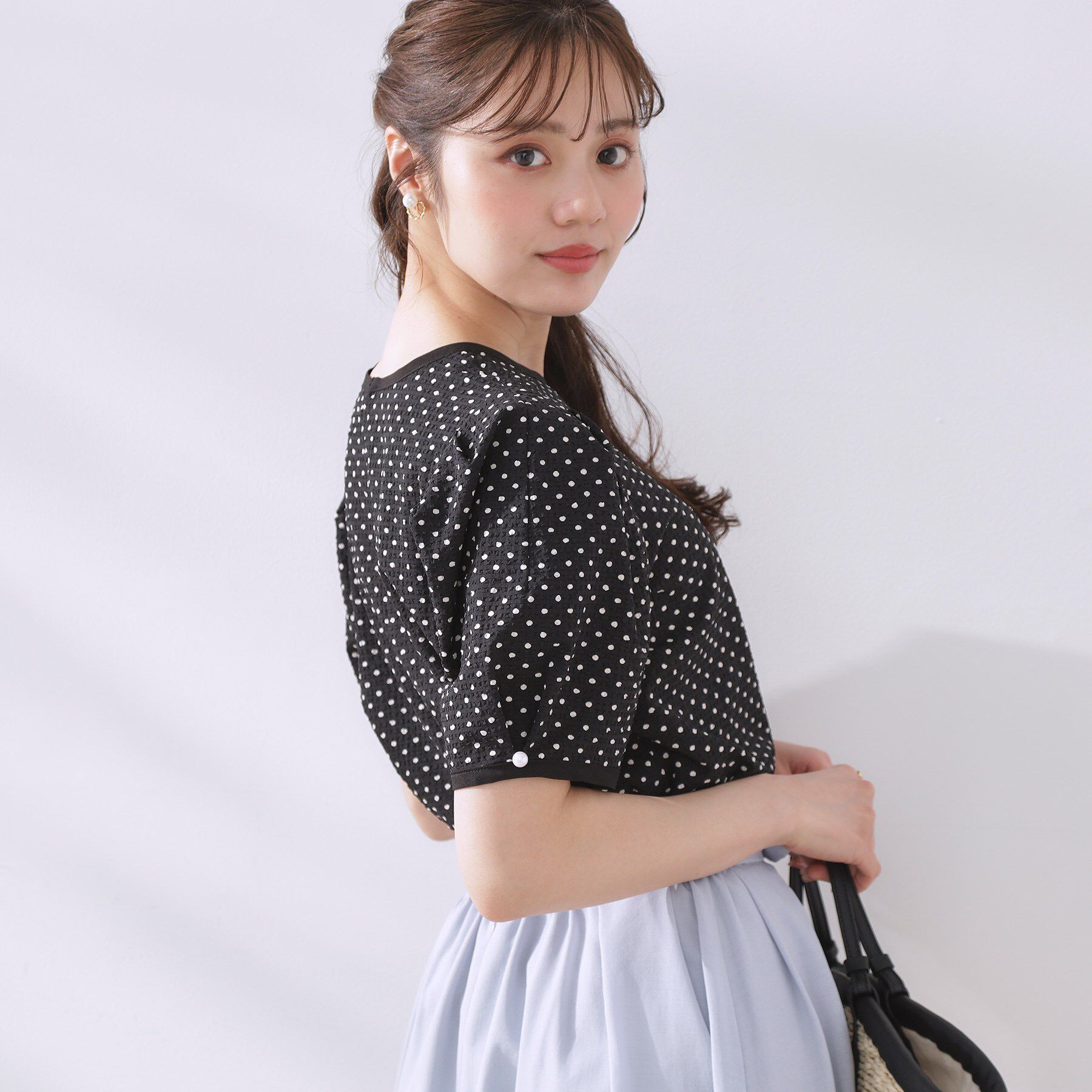 Couture broach「【フェミニン・二の腕カバー・通勤】サッカードットデザインブラウス」|シャツ・ブラウス|
