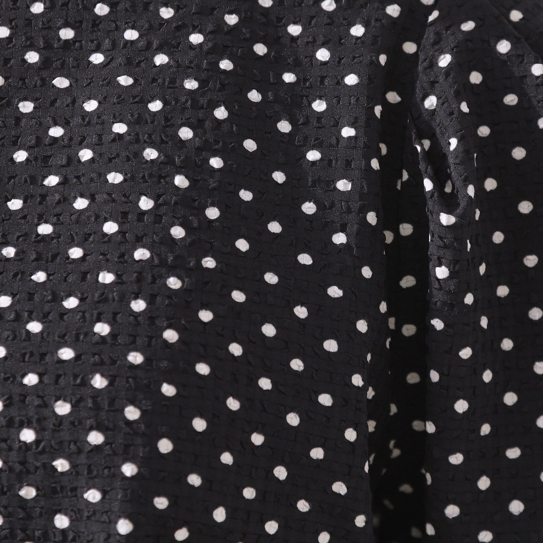 Couture broach「【フェミニン・二の腕カバー・通勤】サッカードットデザインブラウス」|シャツ・ブラウス|