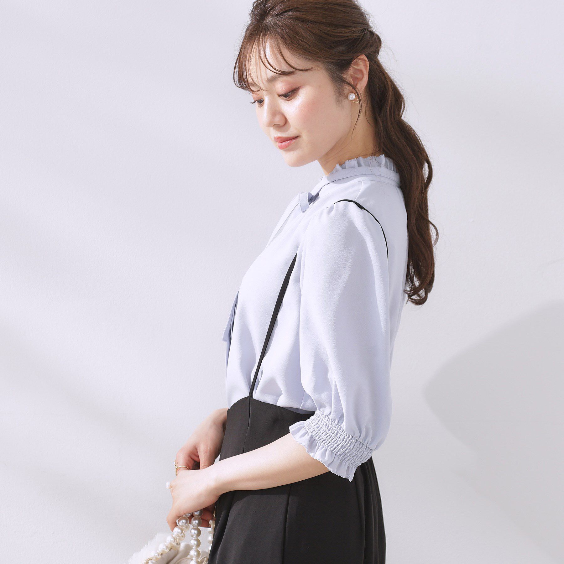 Couture broach「【5分袖・通勤】リボンタイ付きピコフリル5分袖ブラウス」|シャツ・ブラウス|