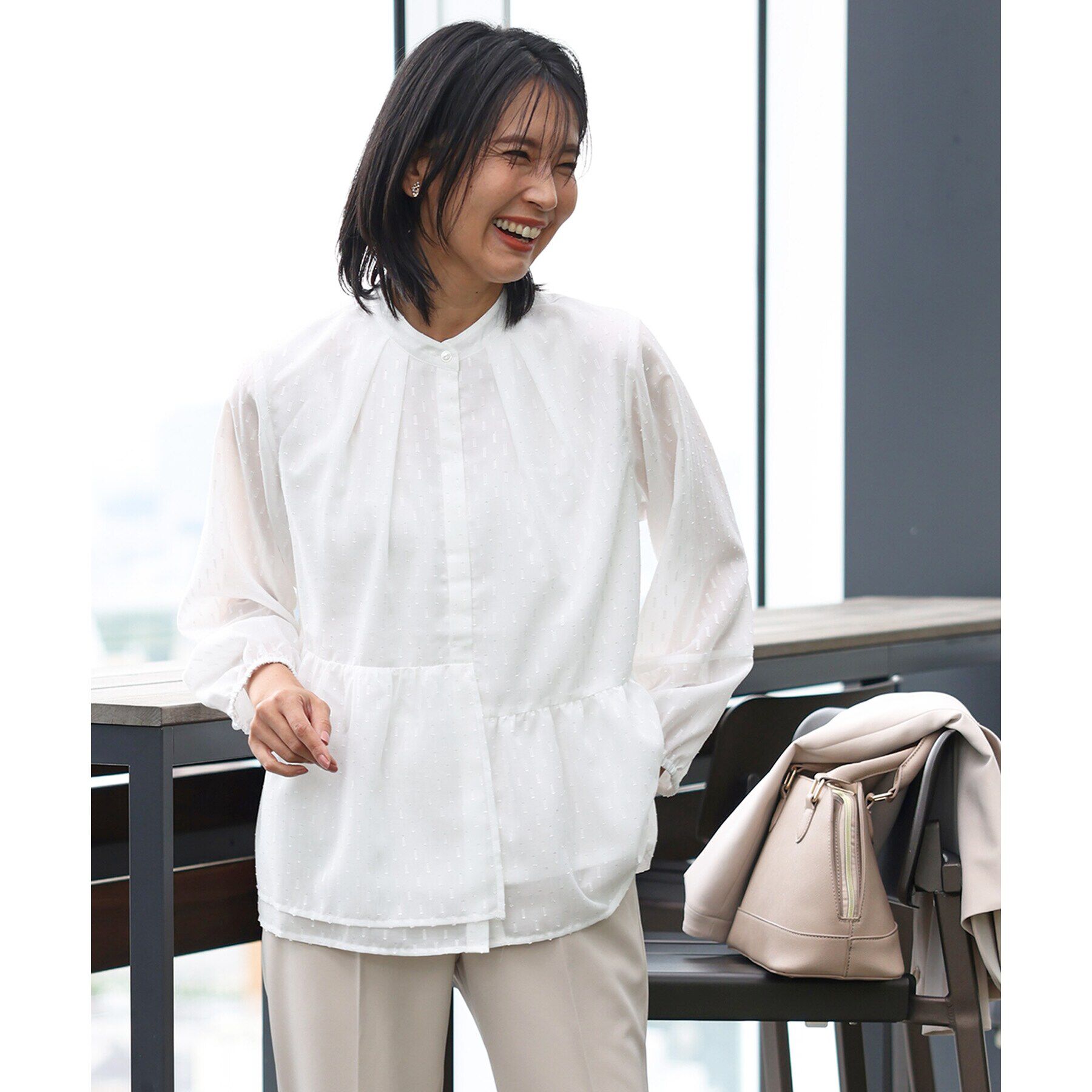 THE SHOP TK「【ONOFF活躍/セレモニー/通勤】カットジャカードペプラムブラウス/洗える」|シャツ・ブラウス|オフホワイト(003