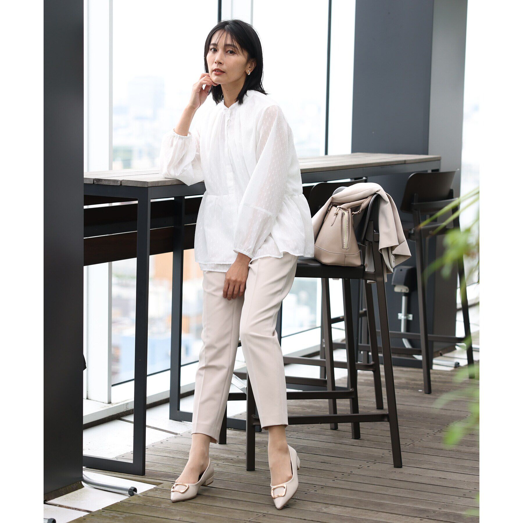 THE SHOP TK「【ONOFF活躍/セレモニー/通勤】カットジャカードペプラムブラウス/洗える」|シャツ・ブラウス|