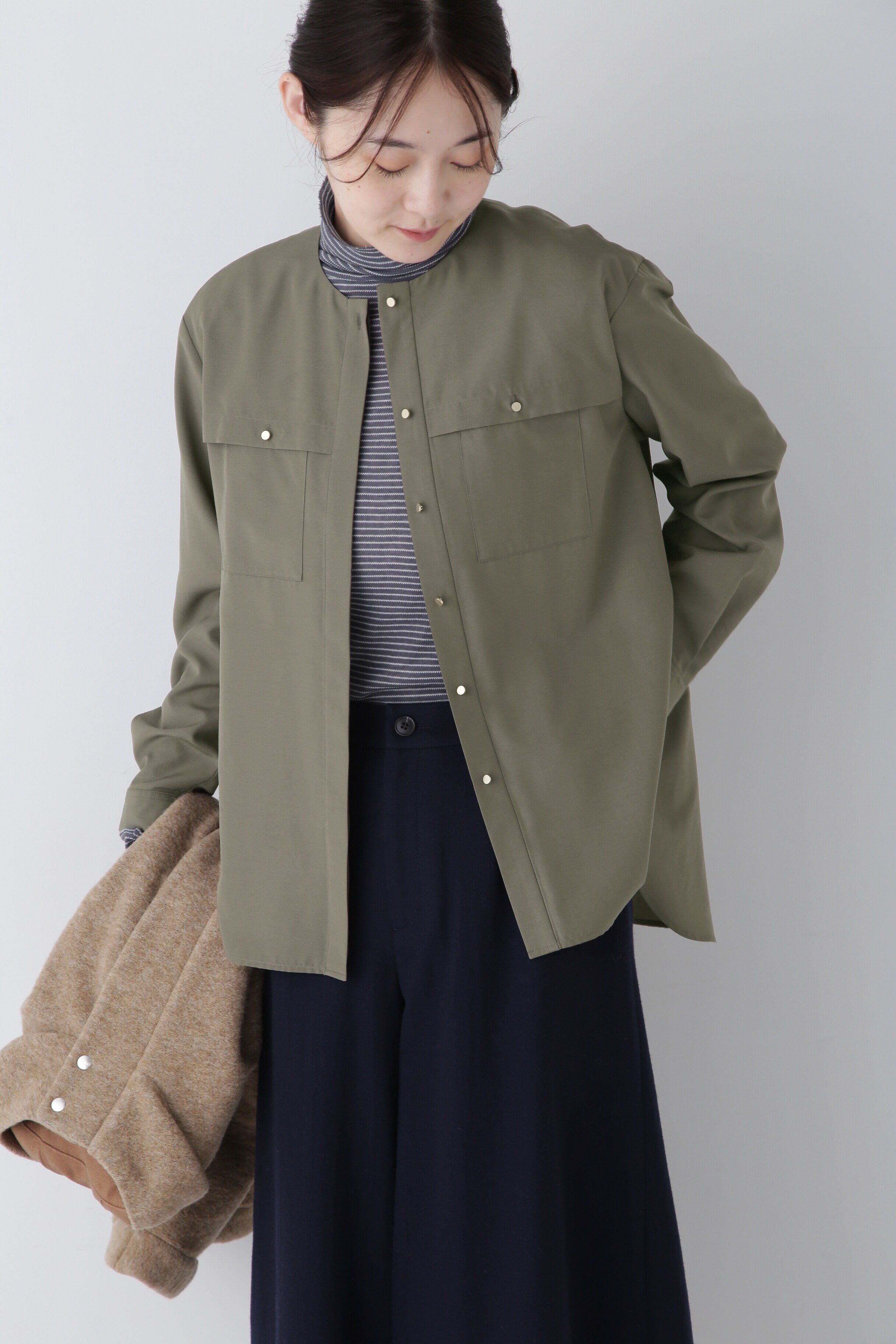  「◆ノーカラーポケットディテールブラウス」|シャツ・ブラウス|カーキ