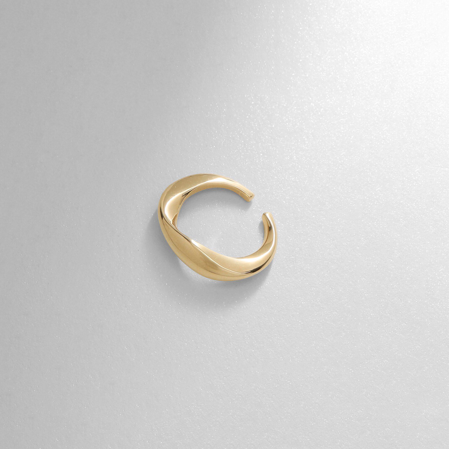 COCOSHNIK「K10ニュアンススクリュー イヤーカフ」|イヤリング|イエローゴールド(1