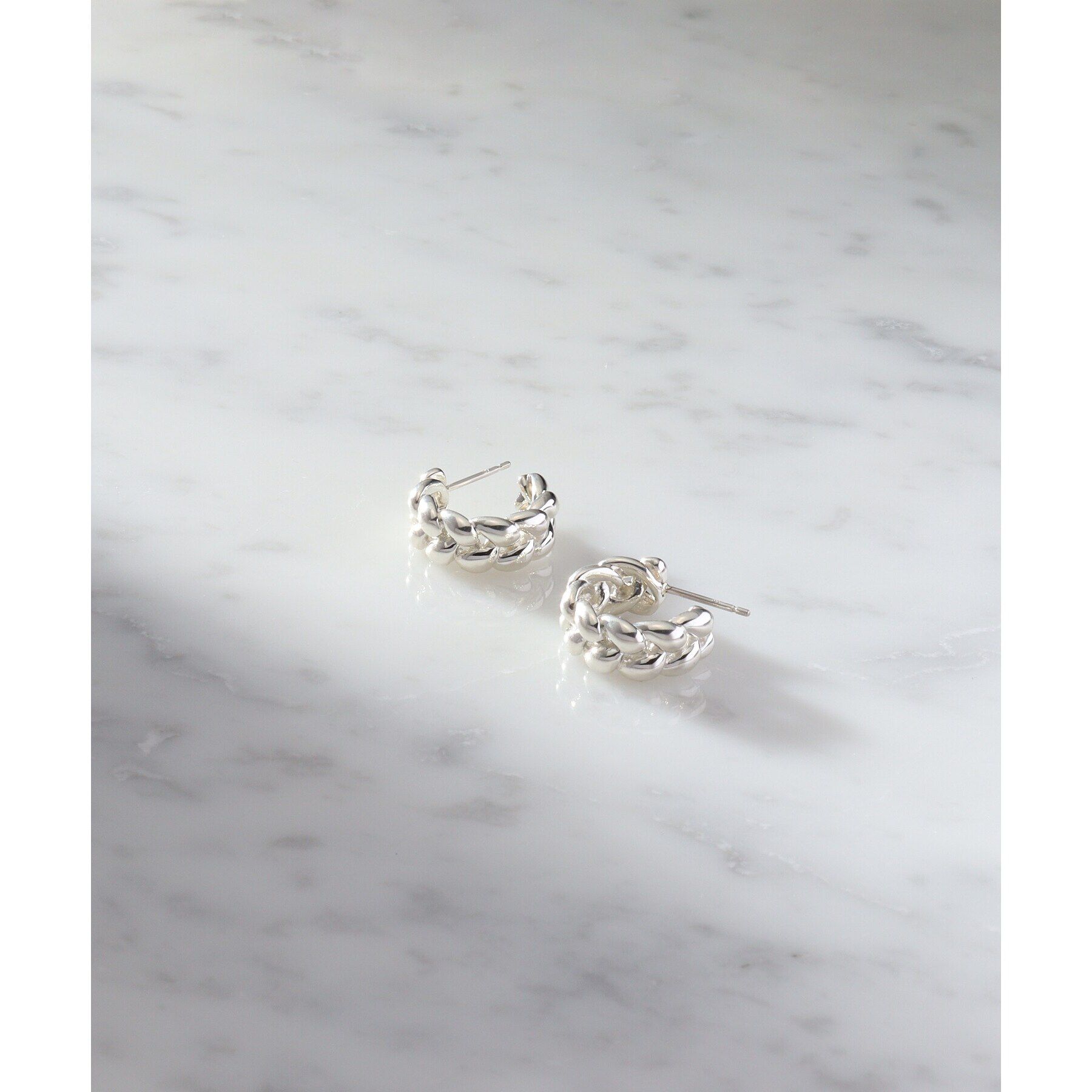 COCOSHNIK ONKITSCH「シルバー ニッティングモチーフ フープピアス」|ピアス|