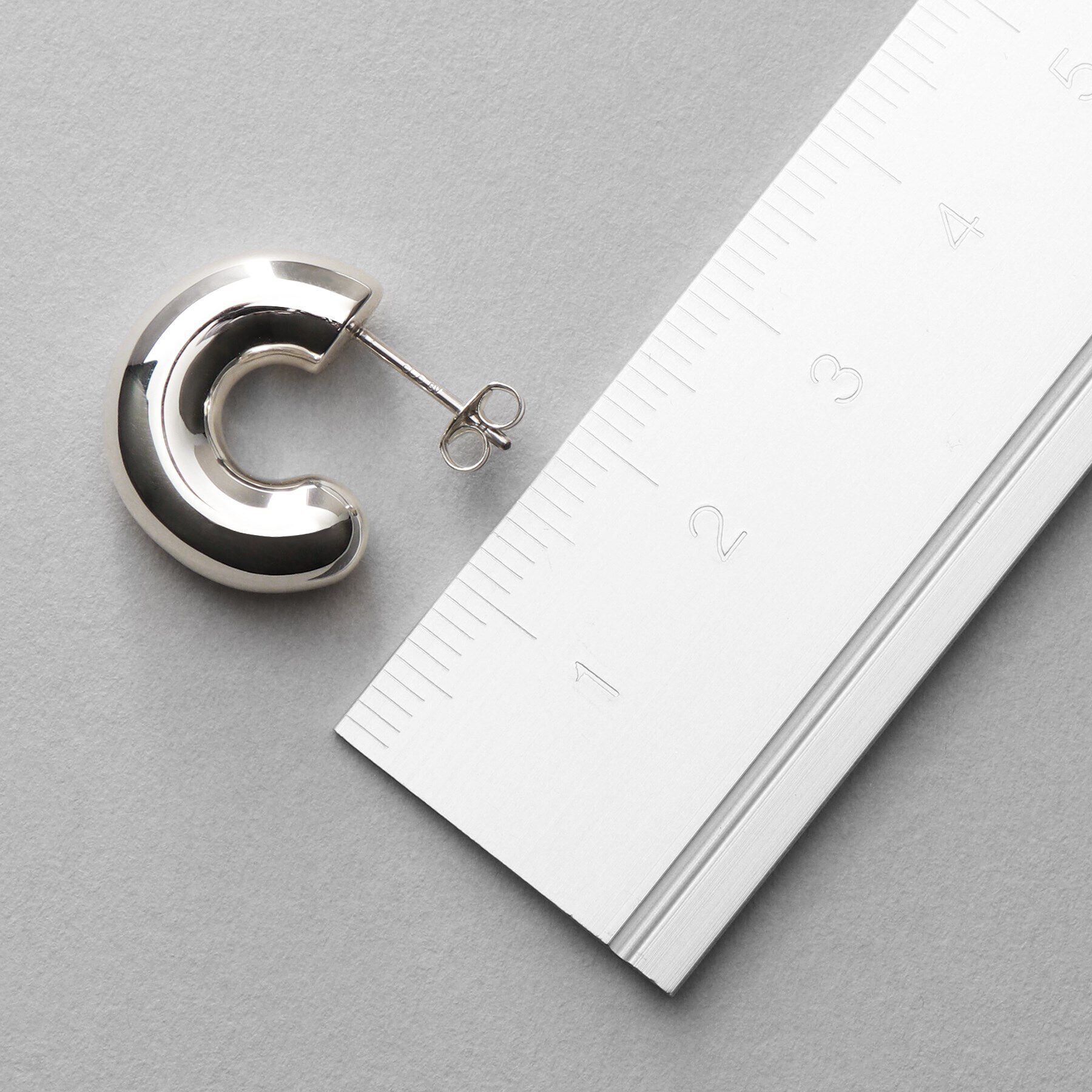 COCOSHNIK ONKITSCH「シルバー ホロウフープピアス ラウンドM」|ピアス|