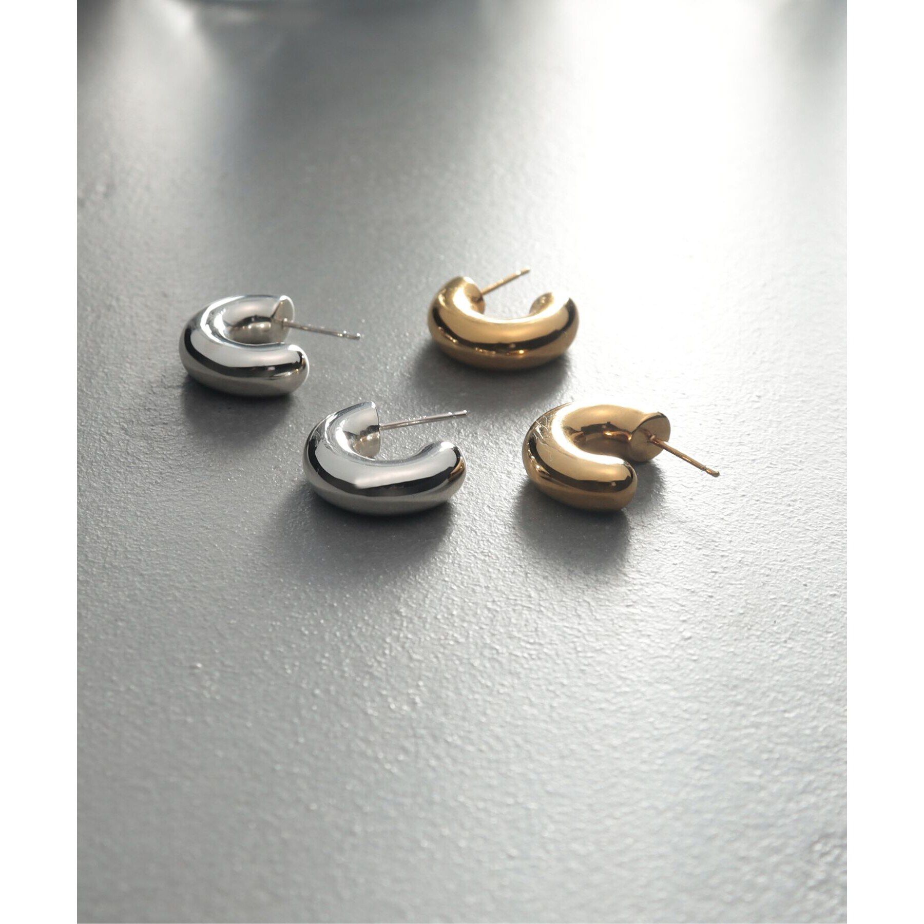 COCOSHNIK ONKITSCH「シルバー ホロウフープピアス ラウンドM」|ピアス|