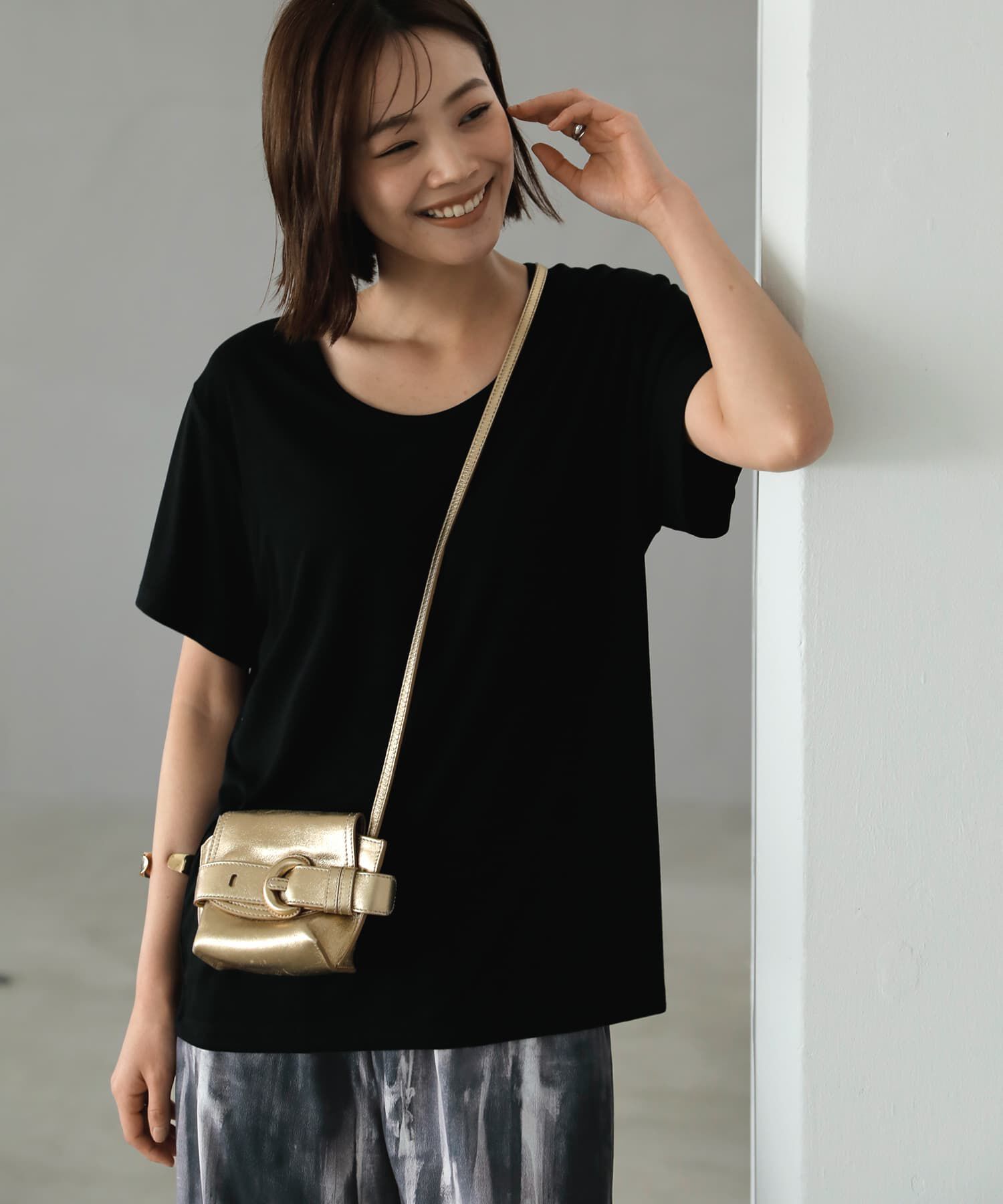 STYLE DELI「とろみ落ち感デコルテあきラウンドネックTシャツ」|Tシャツ・カットソー|ブラック