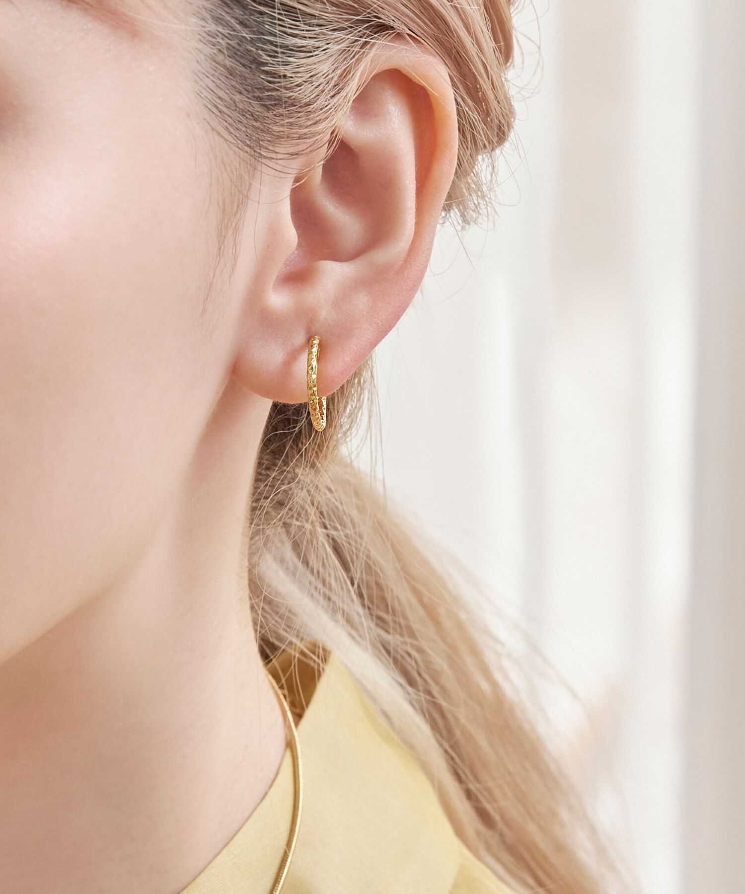 Phoebe「【金属アレルギー対応】【痛くないシリーズ】グリッターフープライトフィットイヤリング(スモール)」|イヤリング|