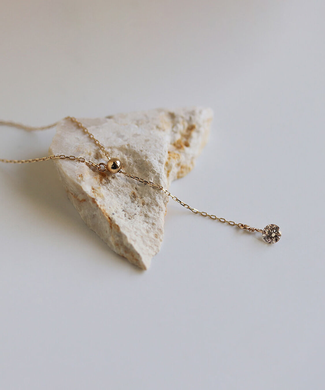  「1石 シャンパンダイヤモンド 0.1ct ムーブチェーン ネックレス | K10YG 〈ヌーディー〉」|ネックレス|