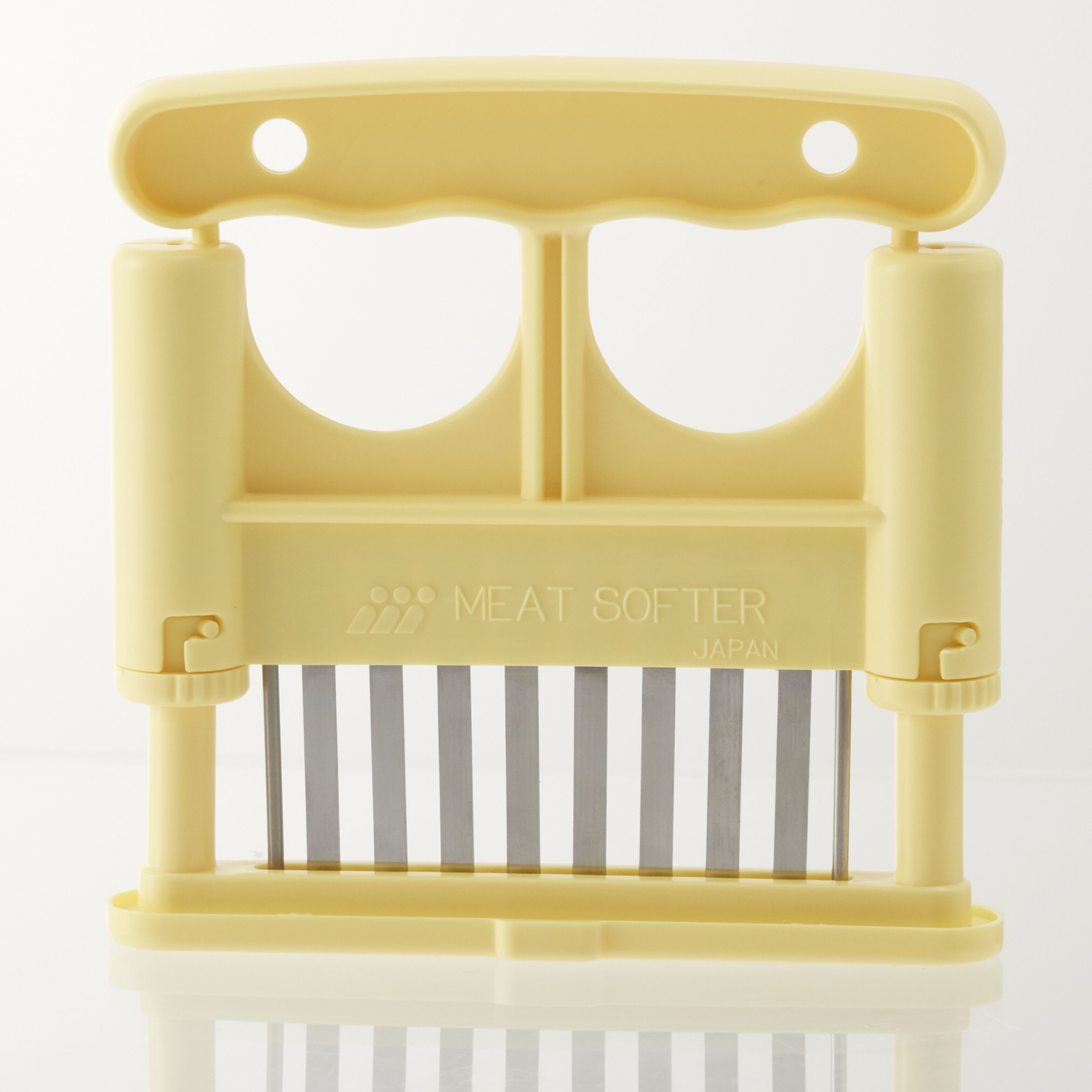 BACKYARD FAMILY「ミートソフター 義春刃物 肉たたき 肉叩き ミートテンダー 筋きり 通販 筋切り 肉さし 調理器具」|食器・キッチングッズ|イエロー1